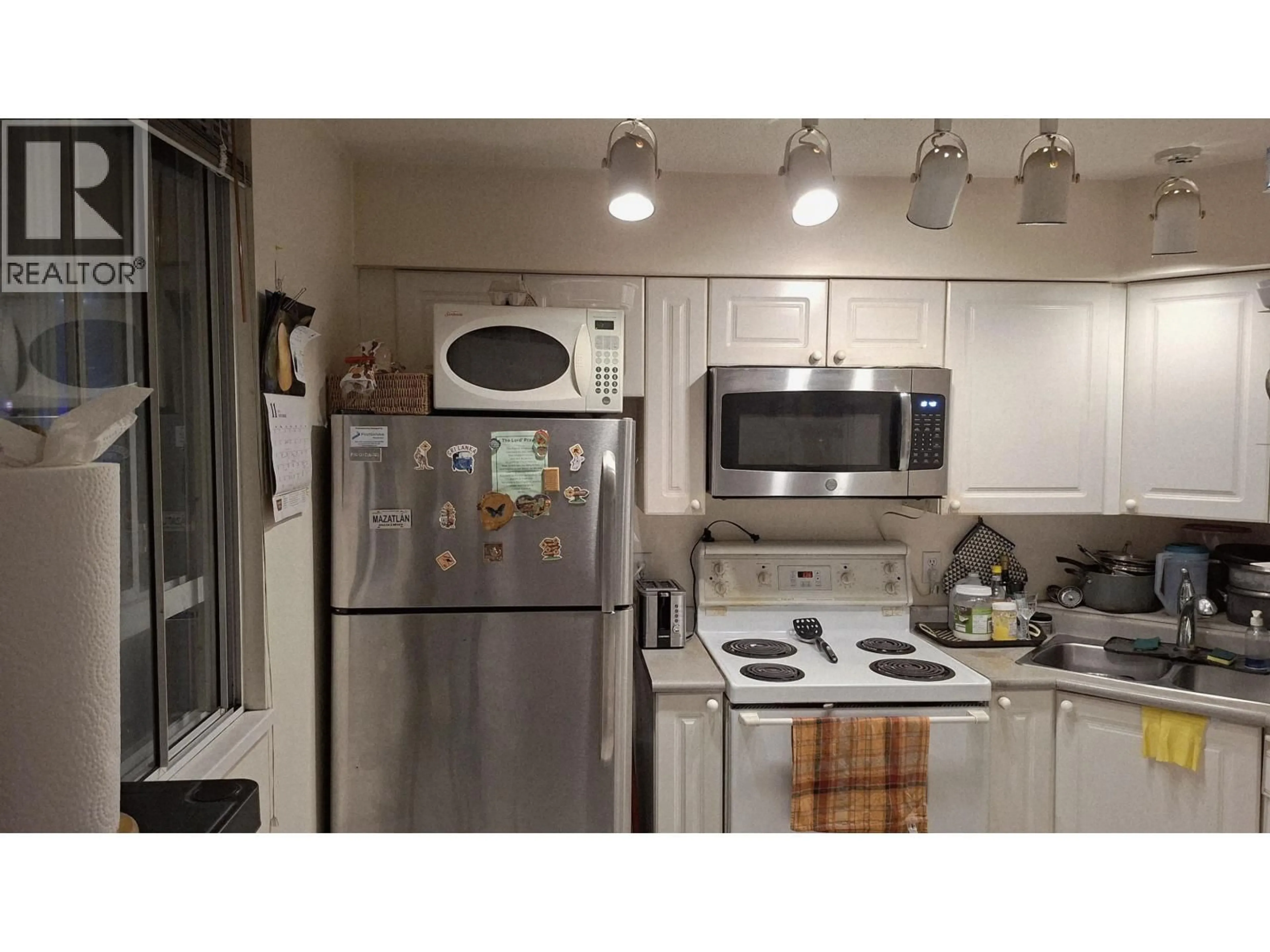 Standard kitchen, unknown for 202 - 7220 GREENFORD AVENUE, Burnaby British Columbia V5E4J8