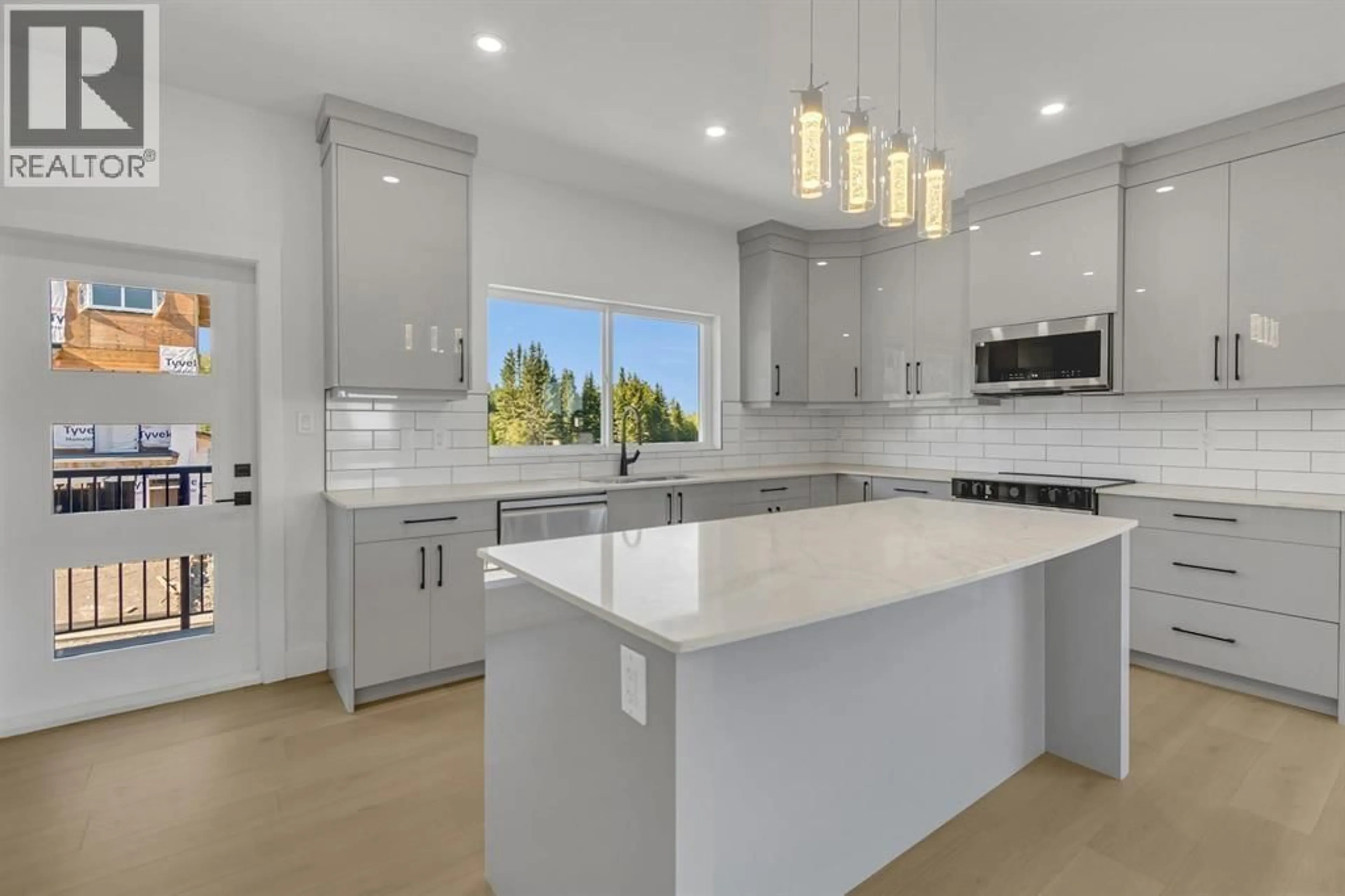 Open concept kitchen, ceramic/tile floor for 1201 - 2395 ROWE STREET, Prince George British Columbia V2N0K5