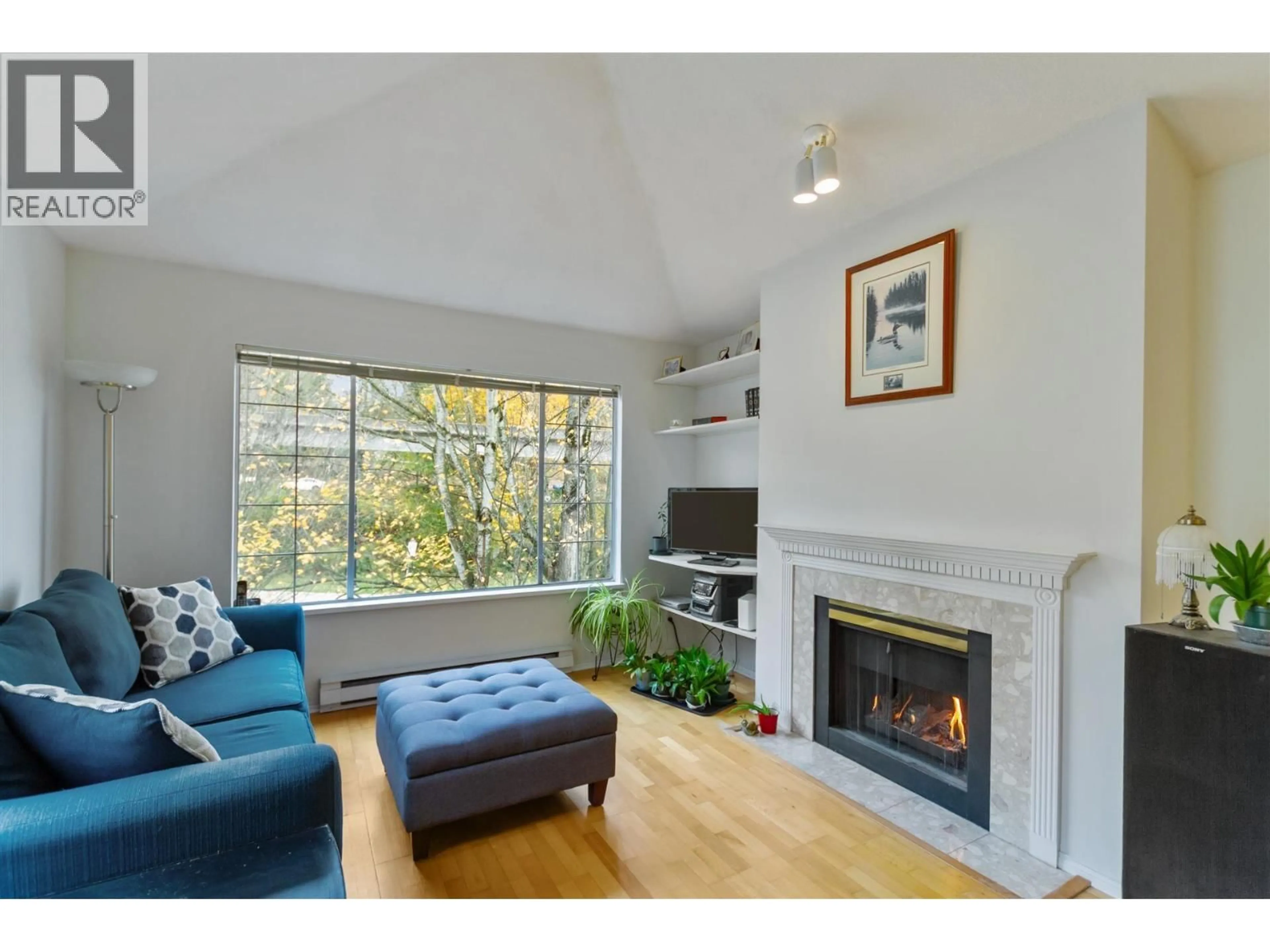 Living room with furniture, wood/laminate floor for 406 - 6820 RUMBLE STREET, Burnaby British Columbia V5E4H9