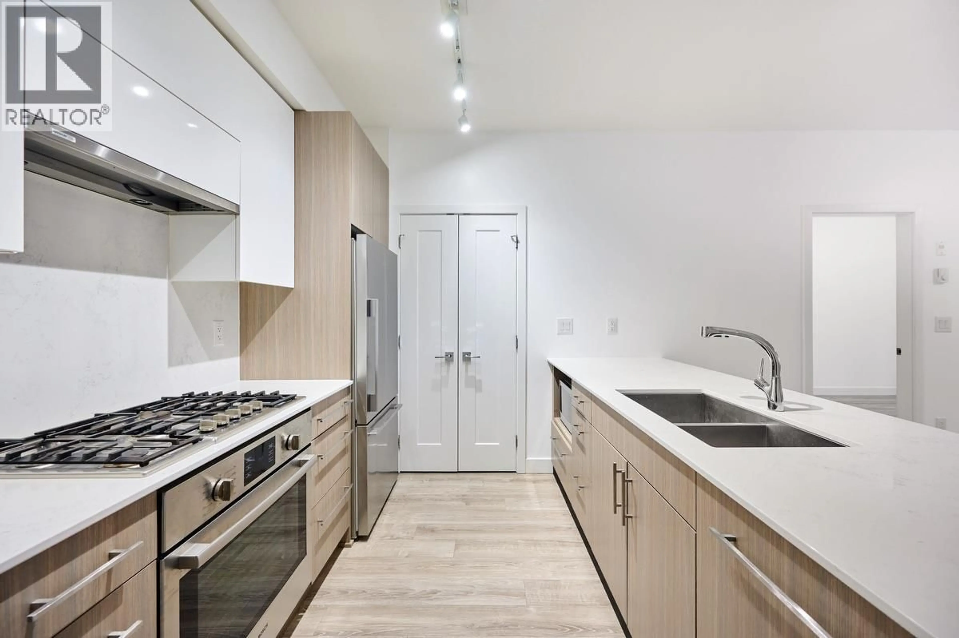 Standard kitchen, unknown for 205 - 3971 HASTINGS STREET, Burnaby British Columbia V5C2H8