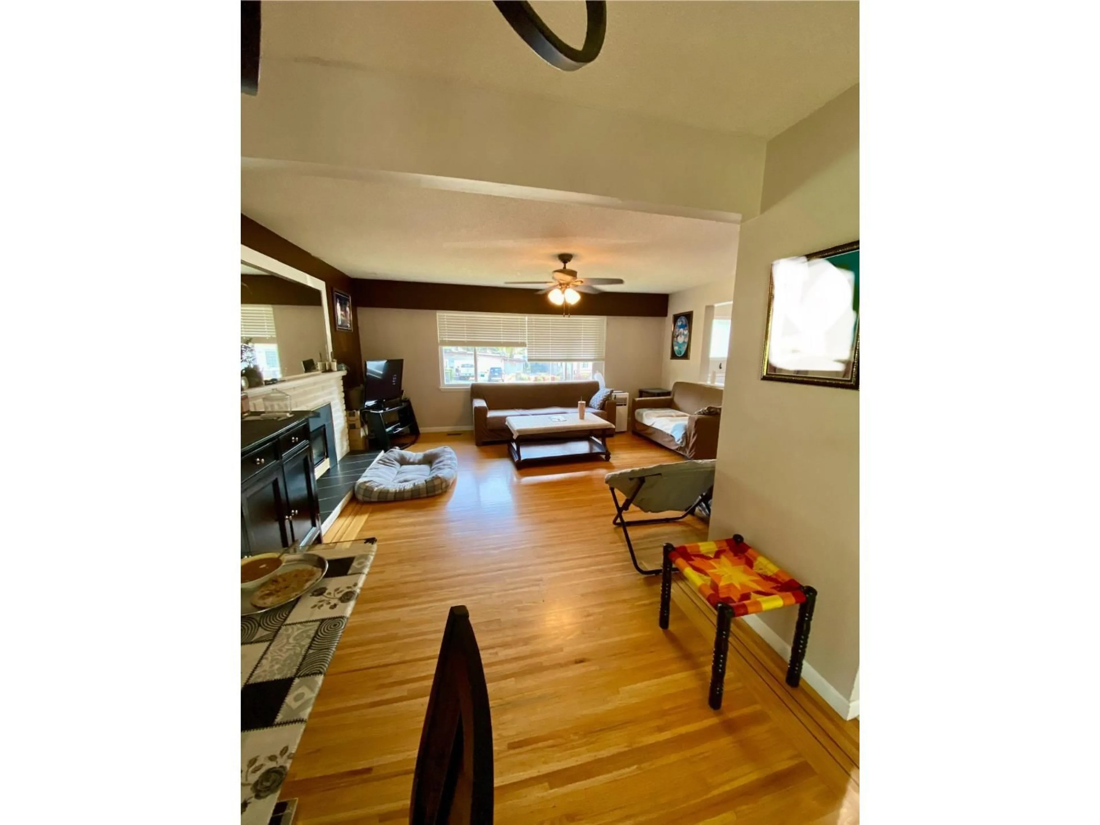 Living room with furniture, wood/laminate floor for 11525 81A, Delta British Columbia V4C2A7