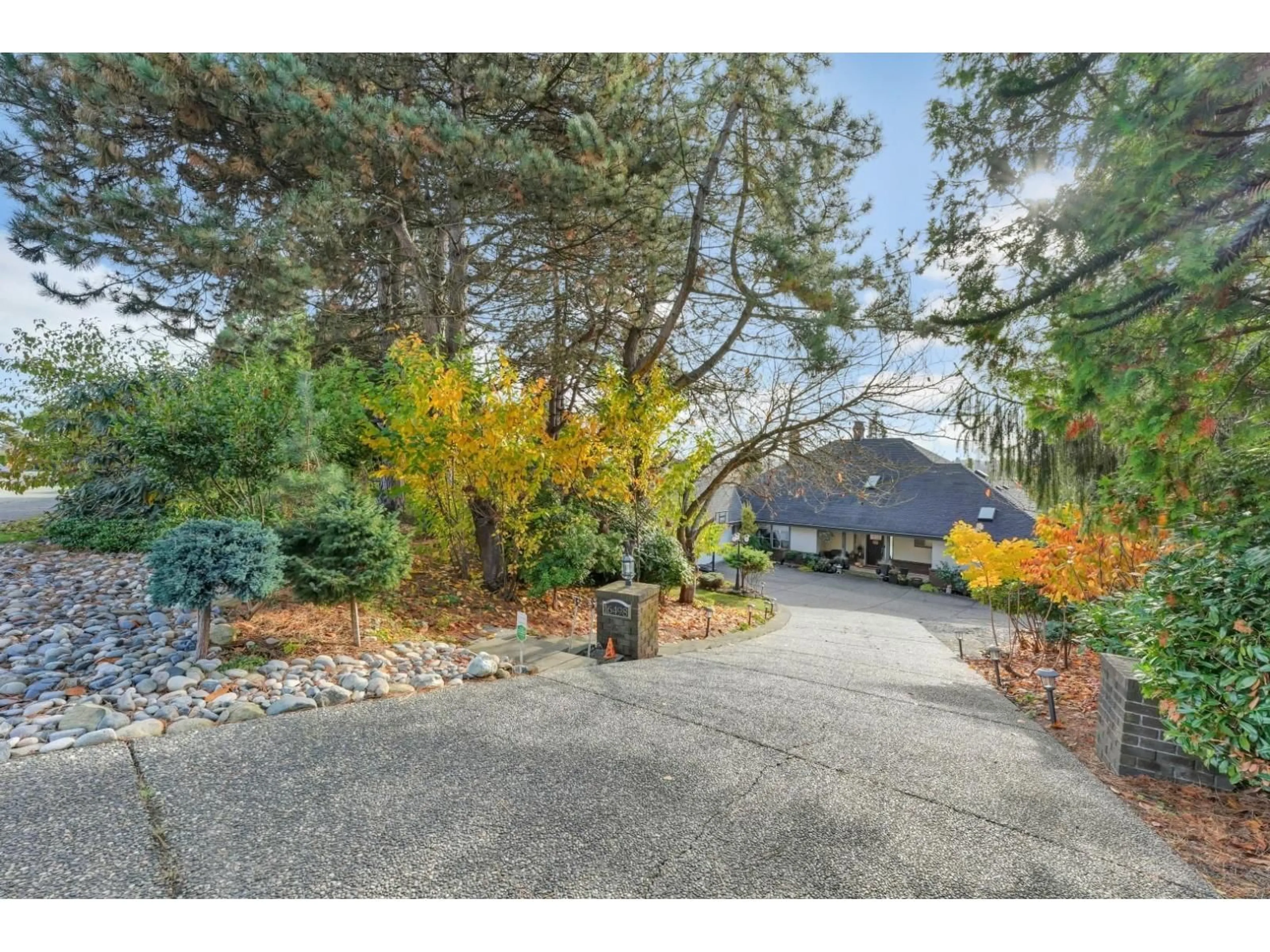 A pic from outside/outdoor area/front of a property/back of a property/a pic from drone, unknown for 16498 77, Surrey British Columbia V4N0L5