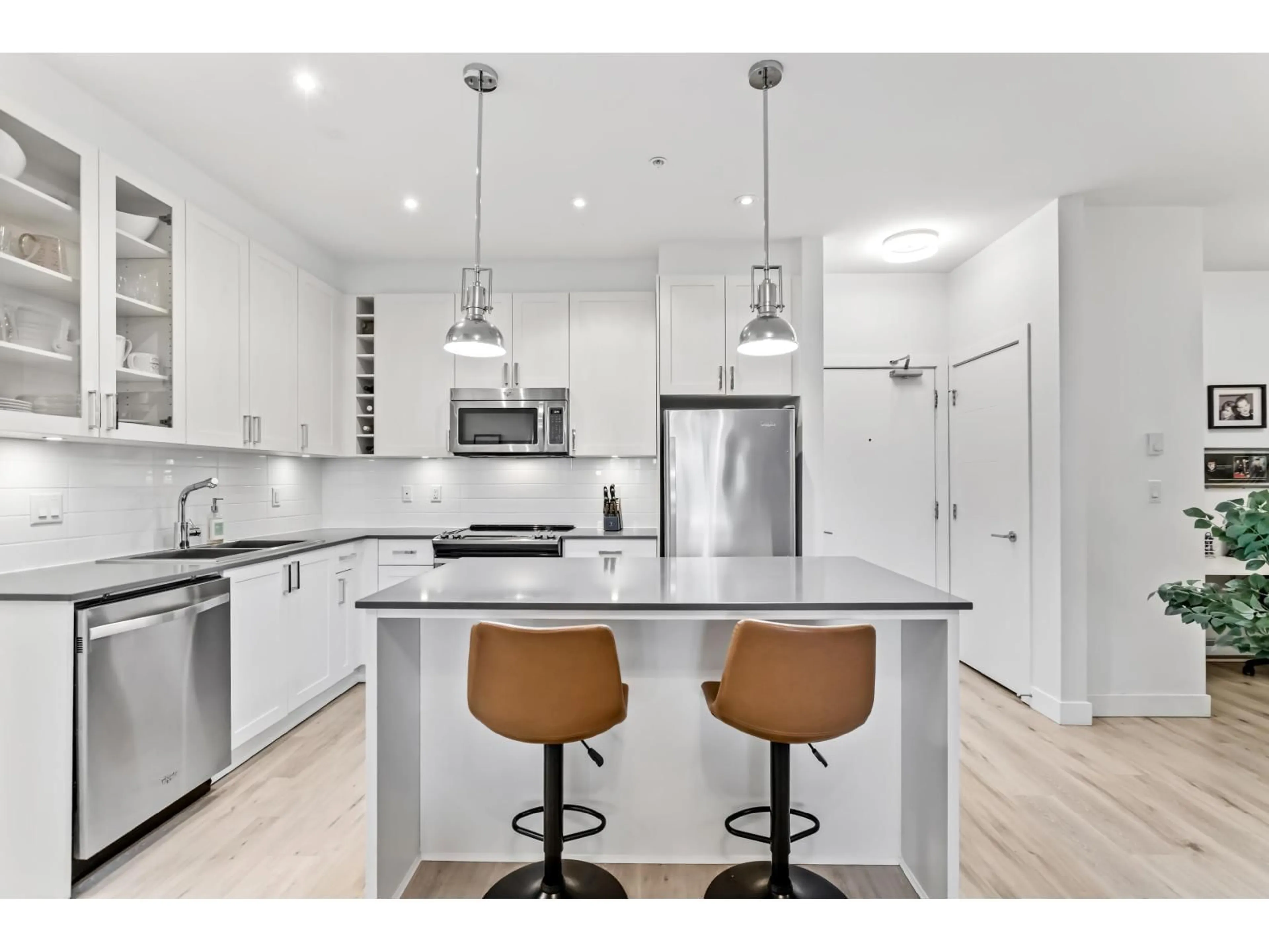 Open concept kitchen, unknown for 211 - 16380 64, Surrey British Columbia V3S6X6