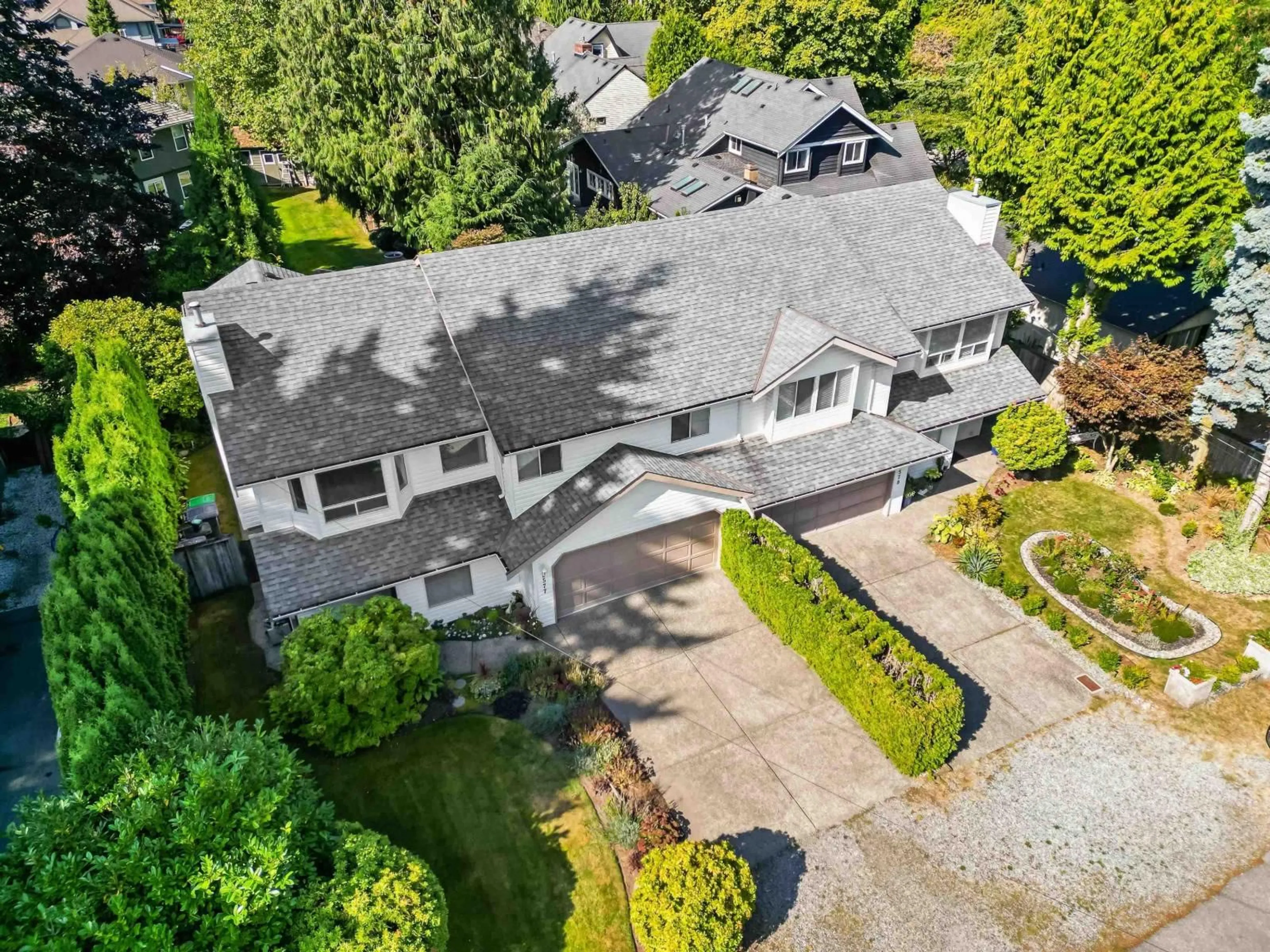 A pic from outside/outdoor area/front of a property/back of a property/a pic from drone, street for 2577 126TH, Surrey British Columbia V4A3P6