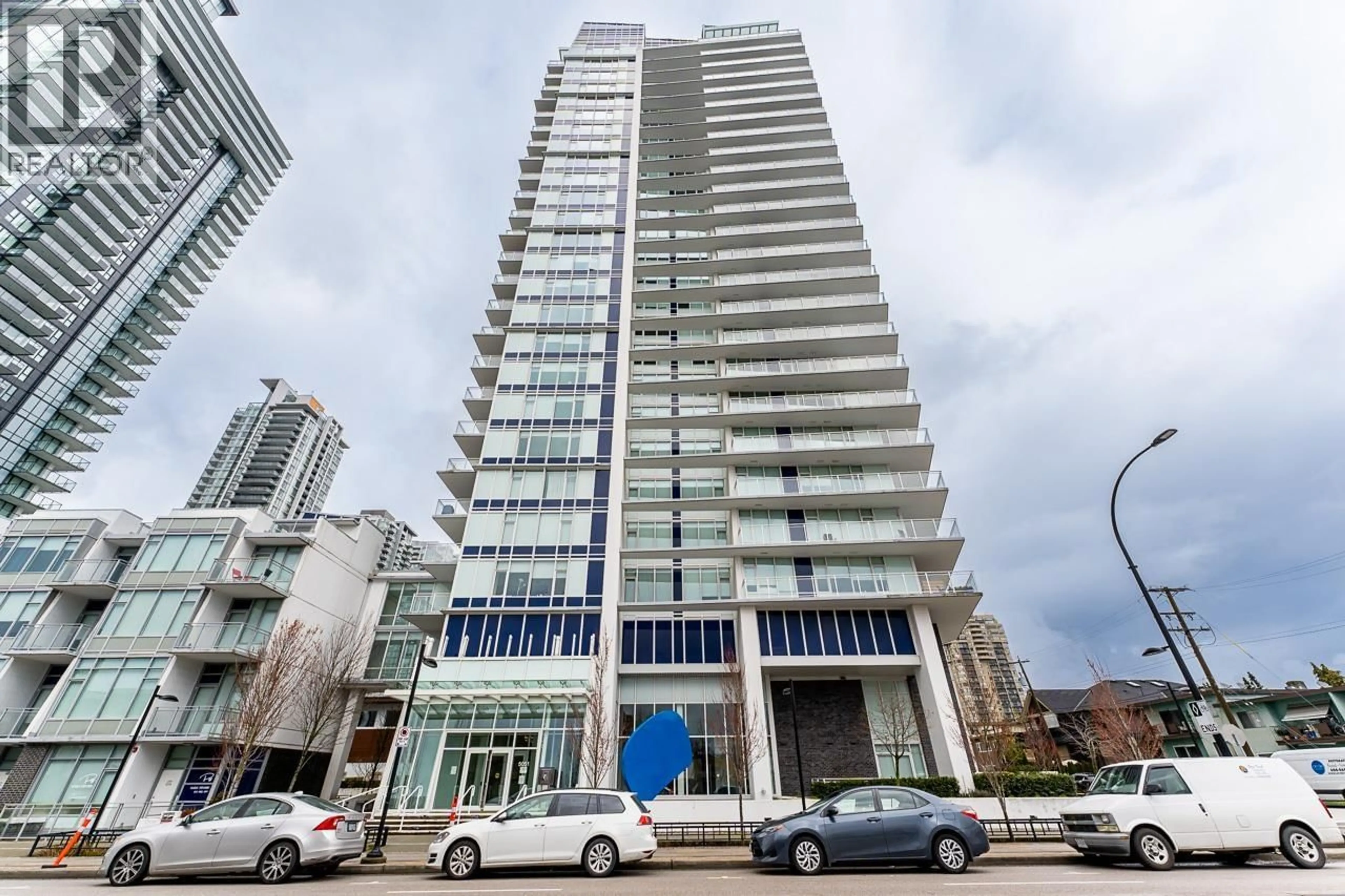 Indoor foyer for 407 - 5051 IMPERIAL STREET, Burnaby British Columbia V5J0J3