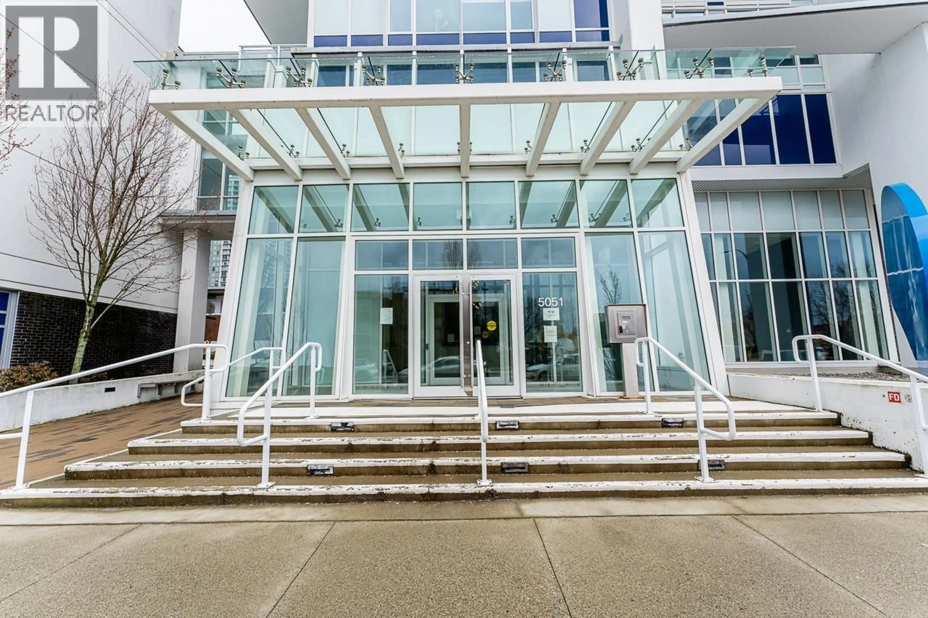 Indoor foyer for 407 - 5051 IMPERIAL STREET, Burnaby British Columbia V5J0J3