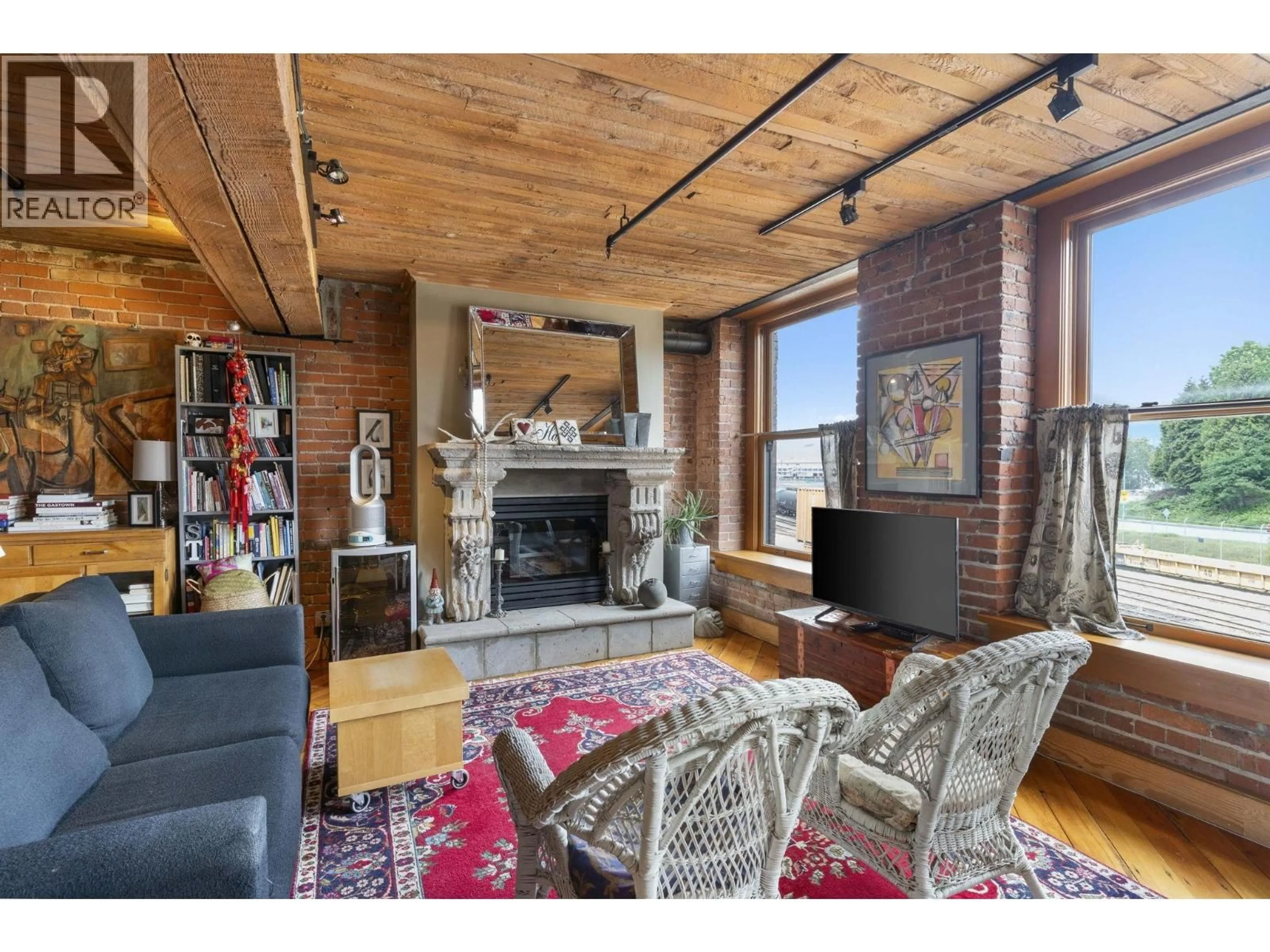 Living room with furniture, unknown for 301 - 41 ALEXANDER STREET, Vancouver British Columbia V6A1B2