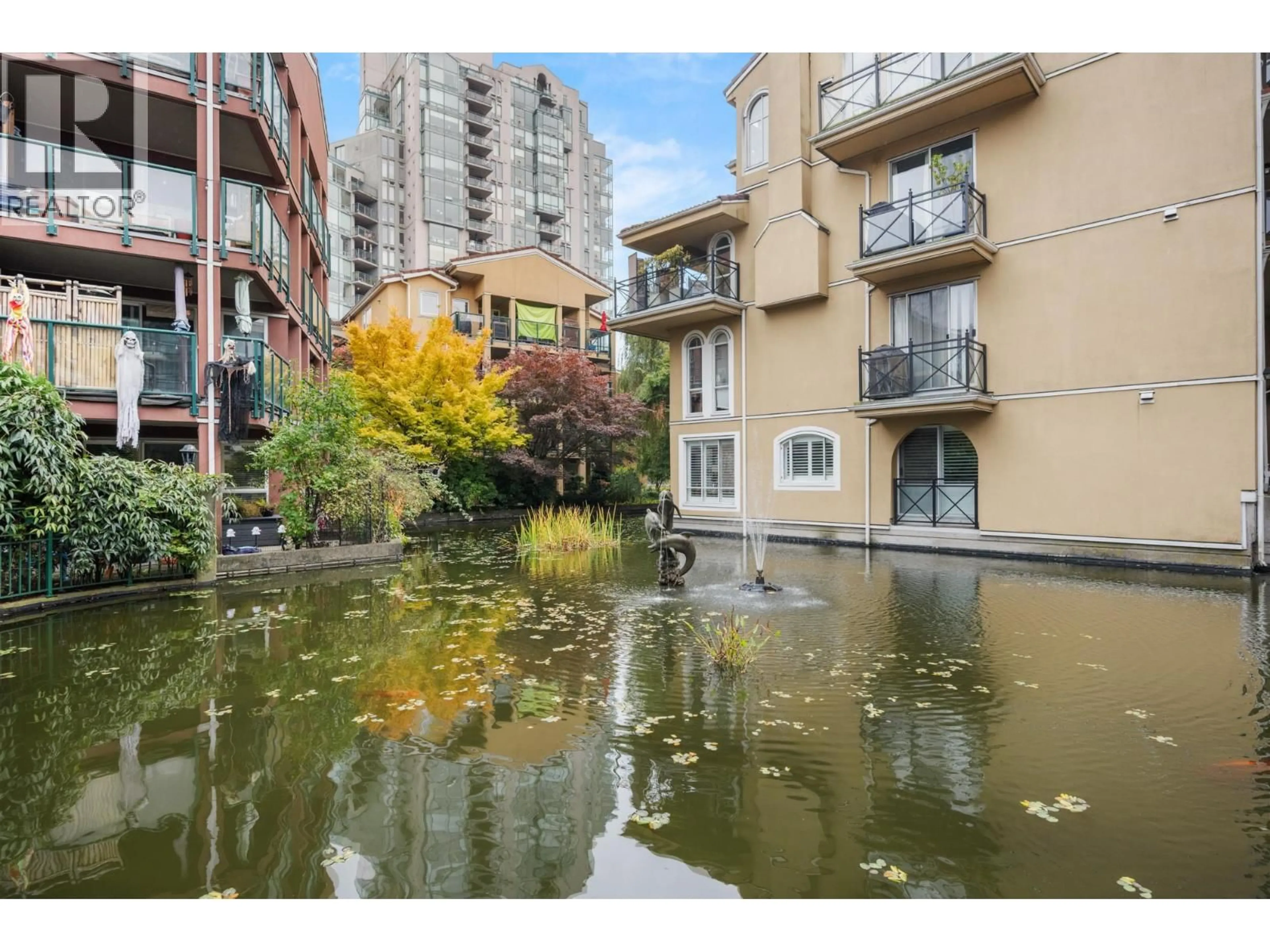 Patio, water/lake/river/ocean view for 105 - 5 RENAISSANCE SQUARE, New Westminster British Columbia V3M6K5
