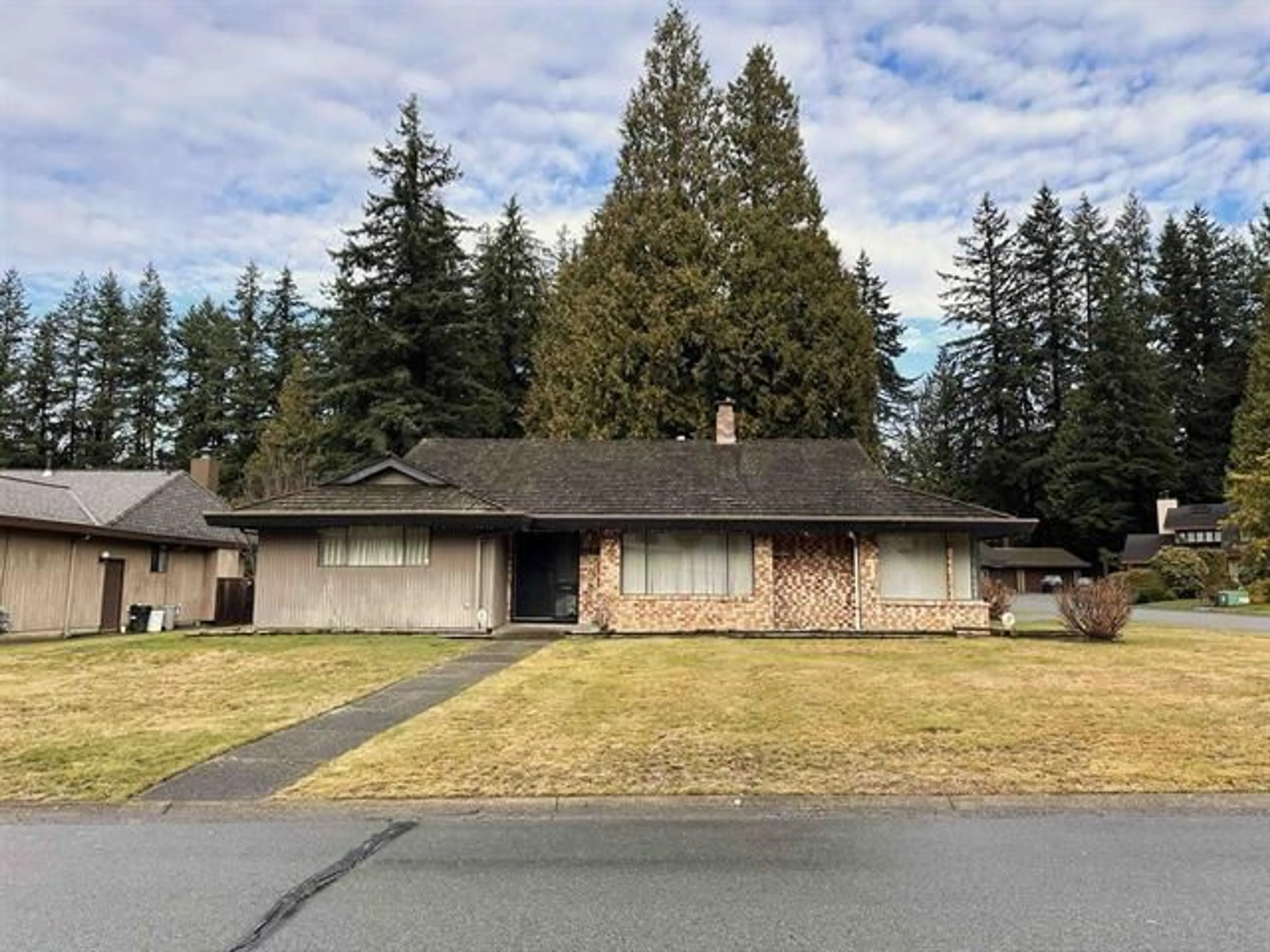 A pic from outside/outdoor area/front of a property/back of a property/a pic from drone, mountain view for 11515 COMMONWEALTH, Delta British Columbia V4E2W1