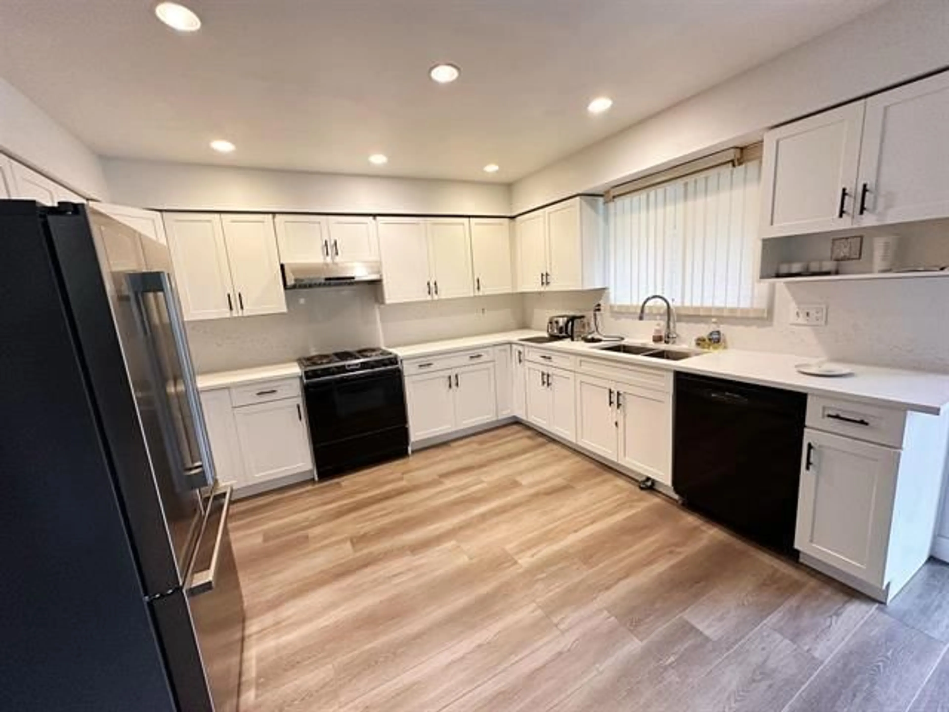 Open concept kitchen, unknown for 11515 COMMONWEALTH, Delta British Columbia V4E2W1