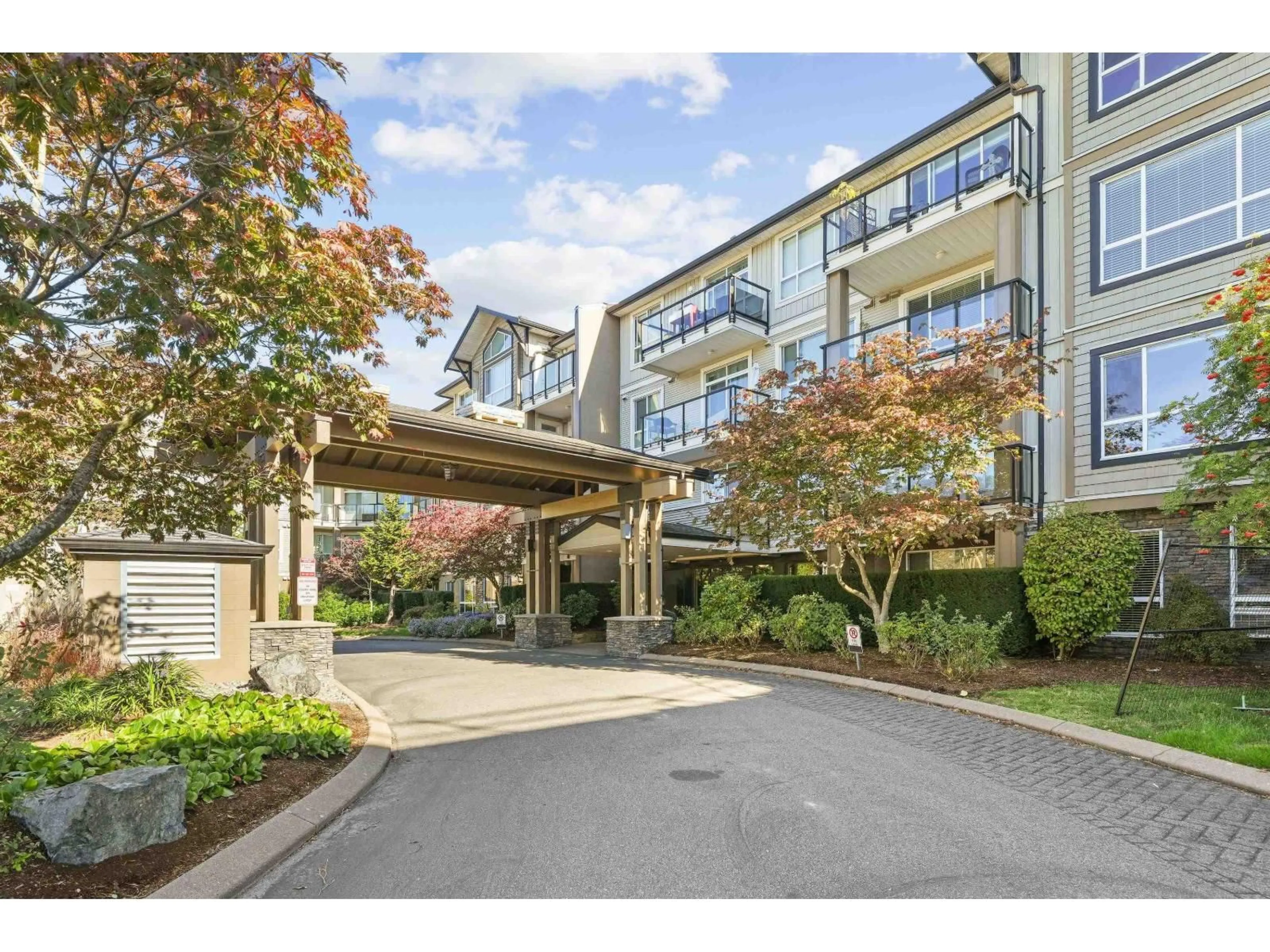 Indoor foyer for 222 - 32729 GARIBALDI DRIVE, Abbotsford British Columbia V2T0A6