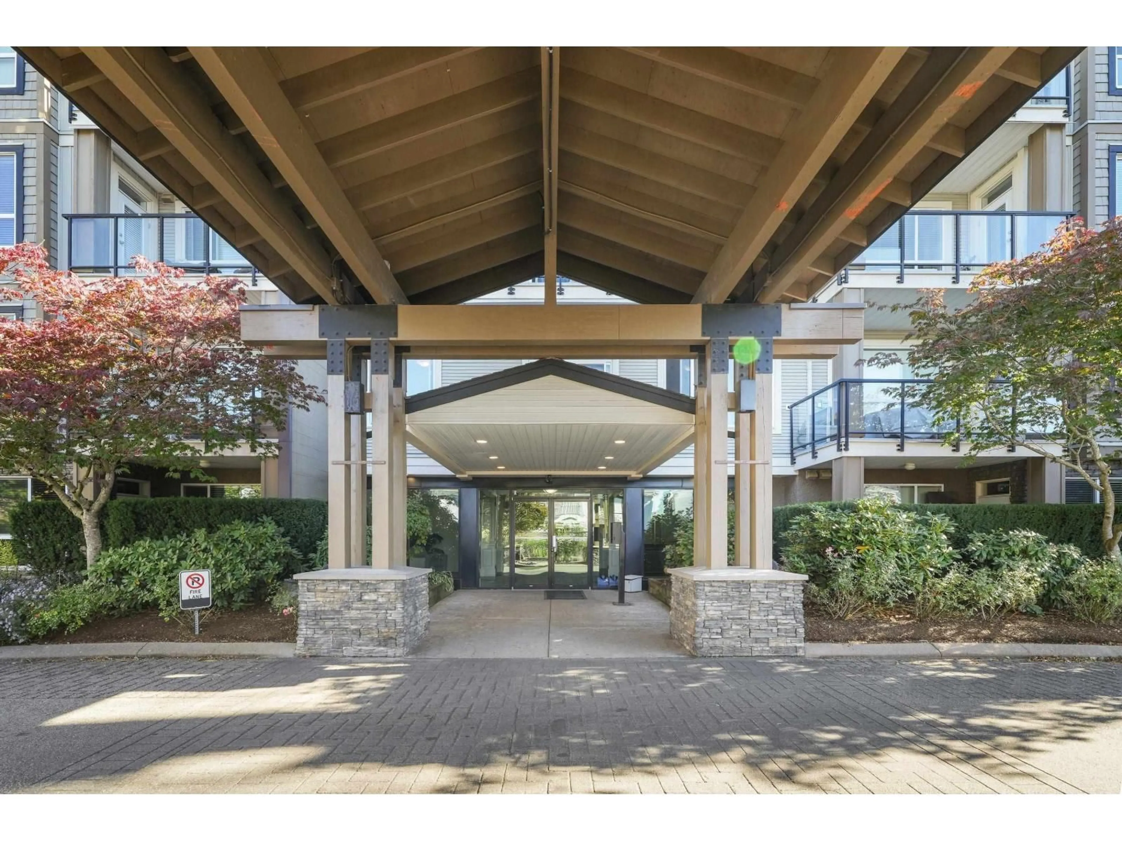 Indoor foyer for 222 - 32729 GARIBALDI DRIVE, Abbotsford British Columbia V2T0A6