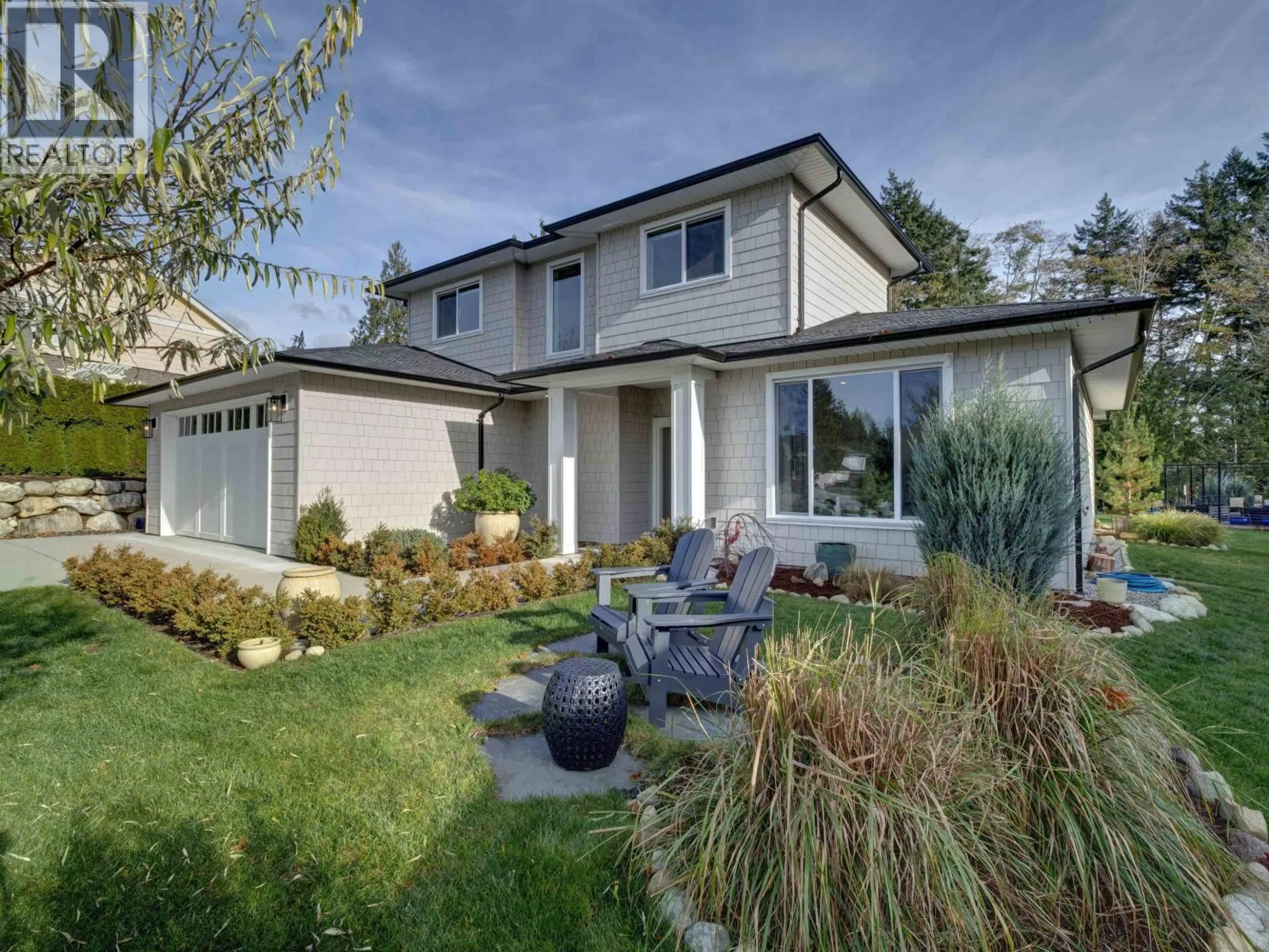 Home with vinyl exterior material, street for 1414 SUNRISE PLACE, Gibsons British Columbia V0N1V5