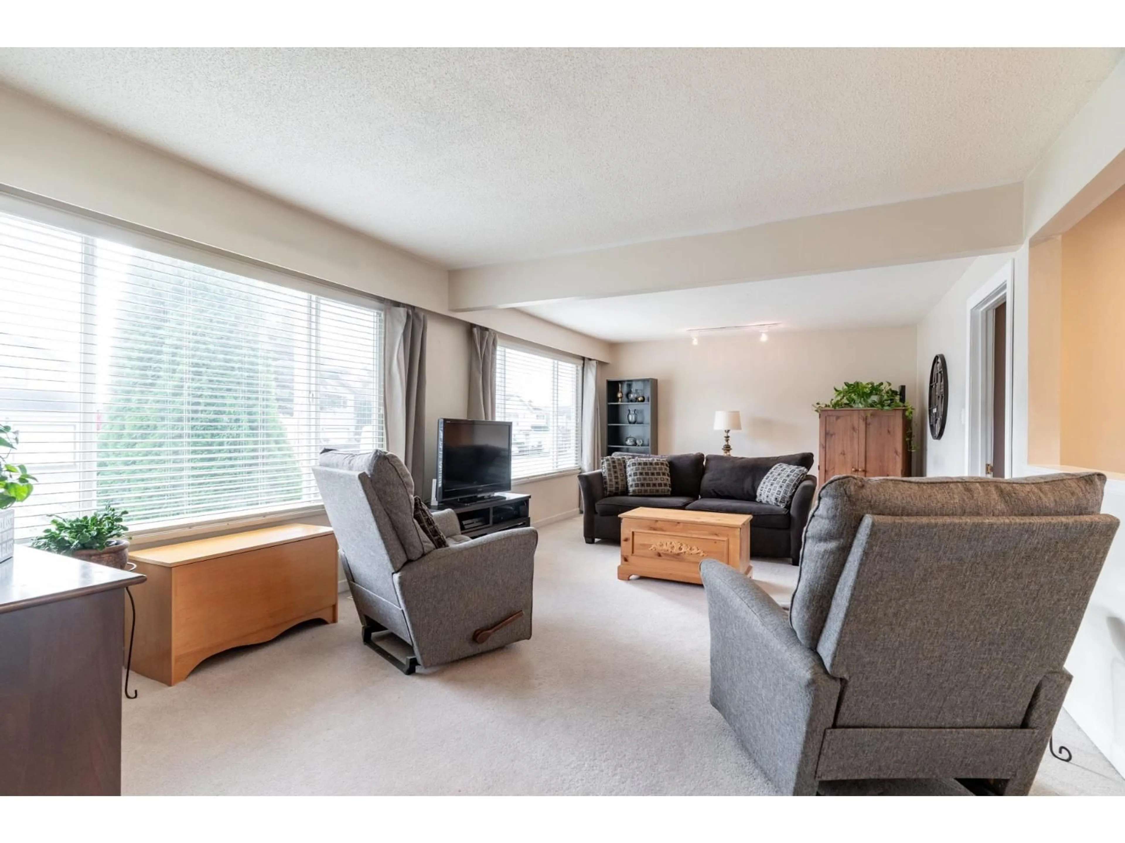 Living room with furniture, unknown for 11735 74, Delta British Columbia V4C1E6