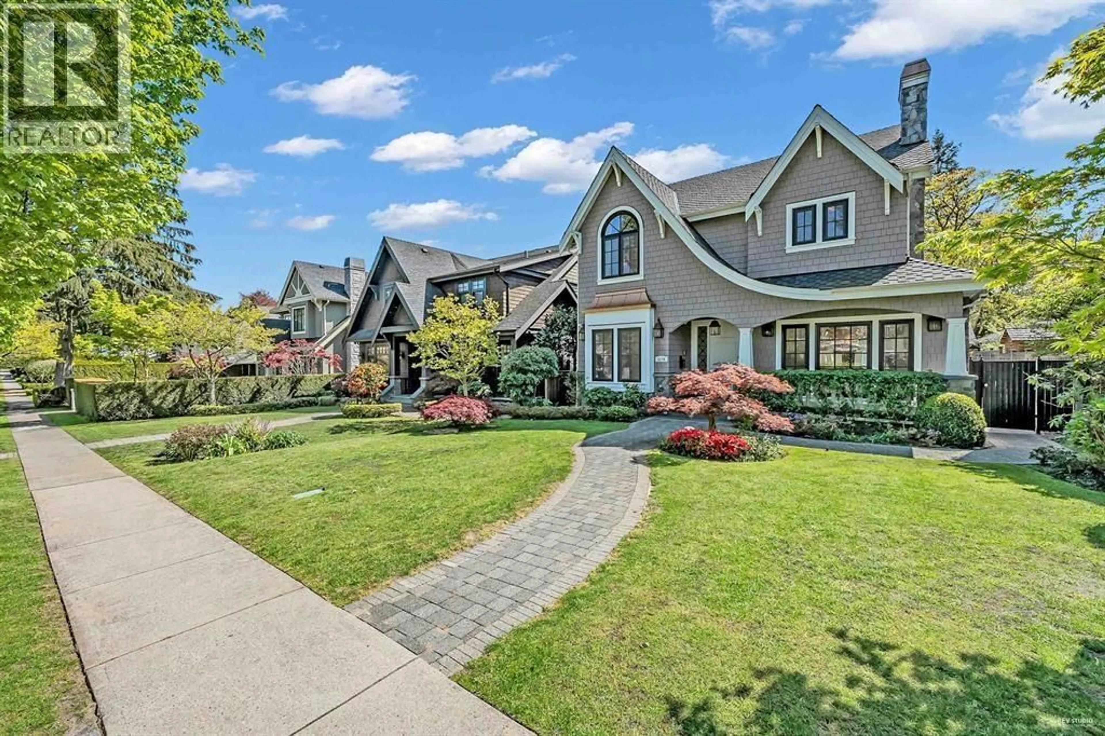 Home with vinyl exterior material, street for 3176 35TH AVENUE, Vancouver British Columbia V6N2M8