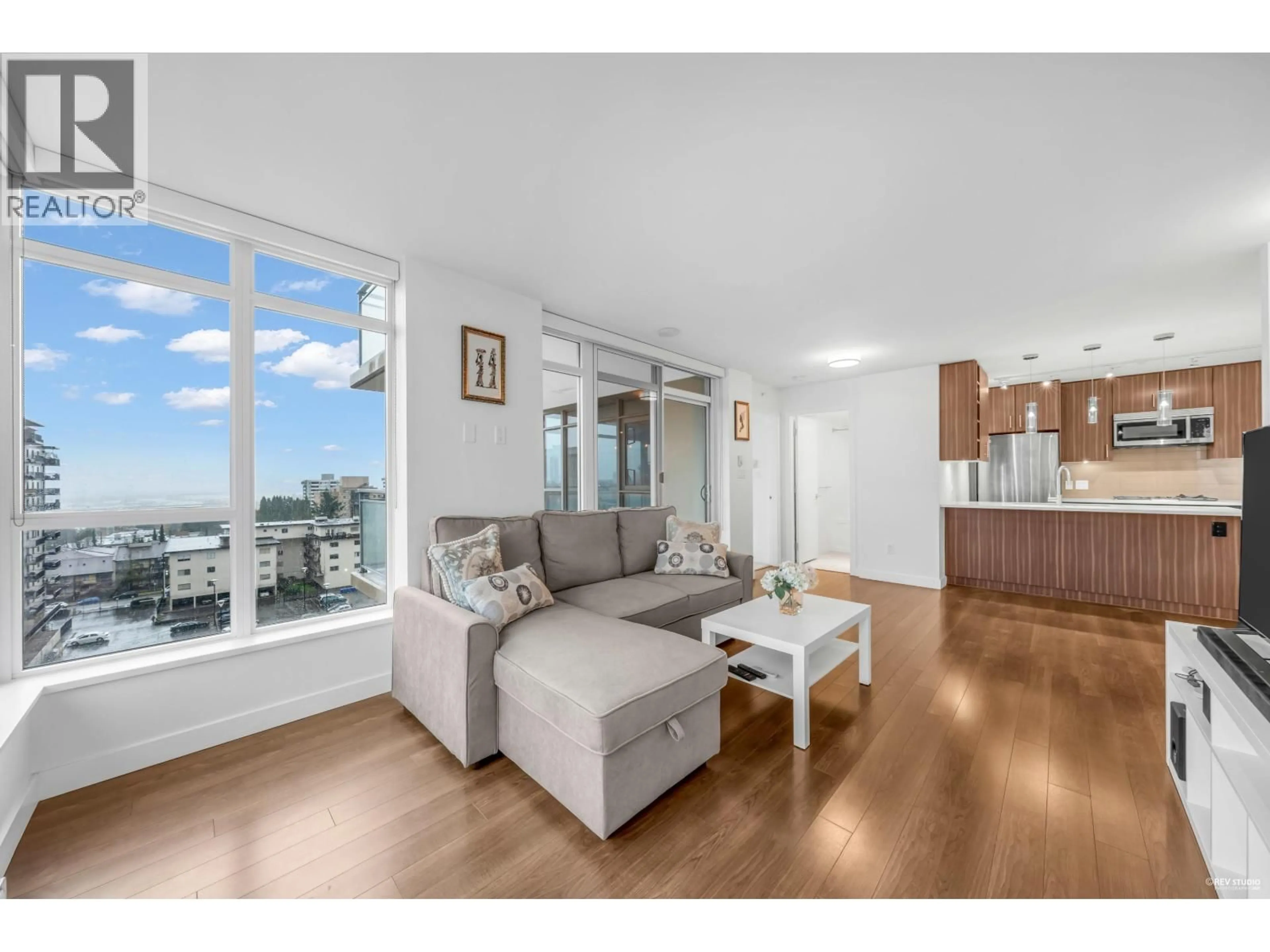 Living room with furniture, wood/laminate floor for 903 - 608 BELMONT STREET, New Westminster British Columbia V3M0G8