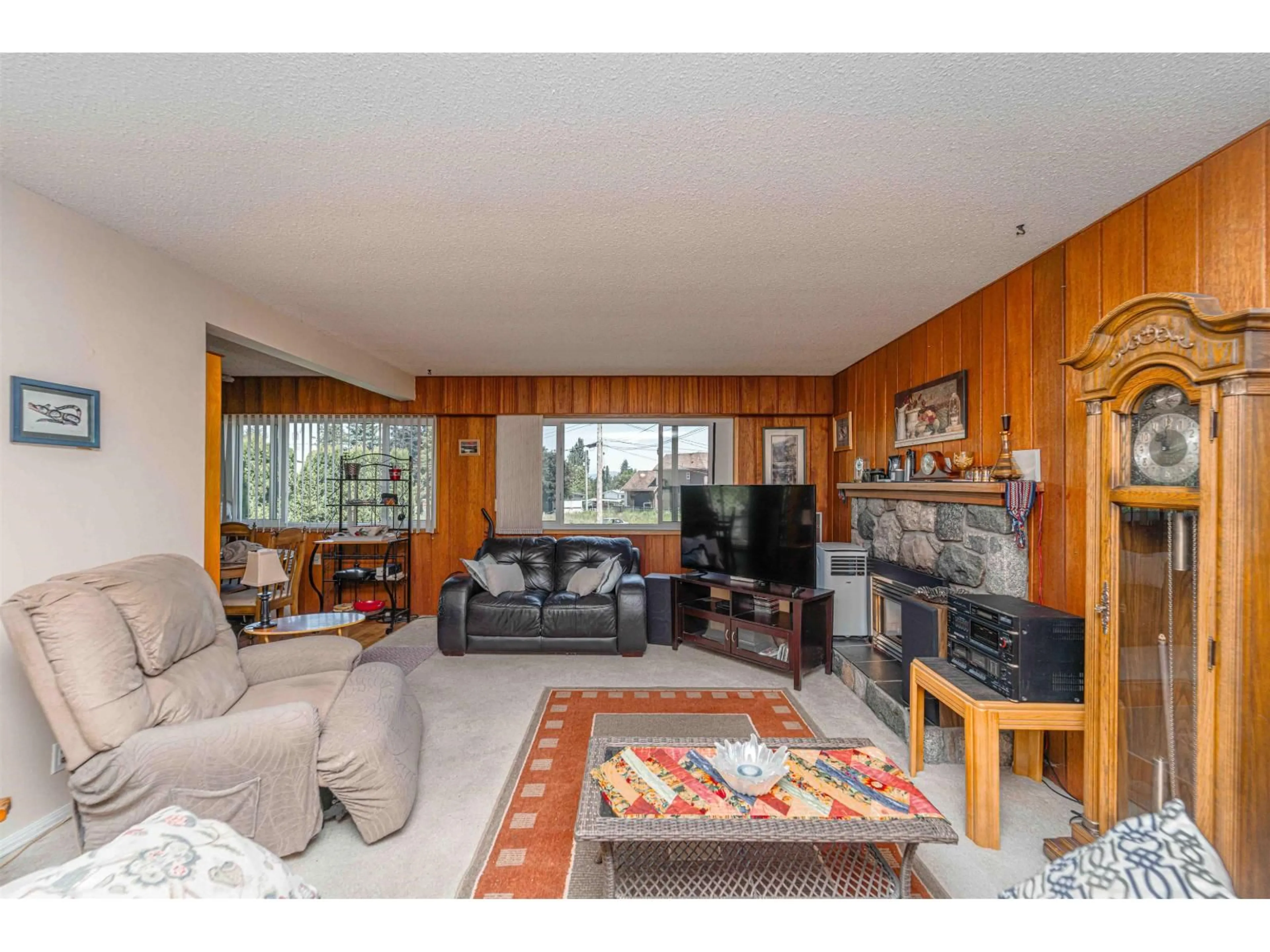 Living room with furniture, unknown for 33460 CONWAY PLACE, Abbotsford British Columbia V2S2R6