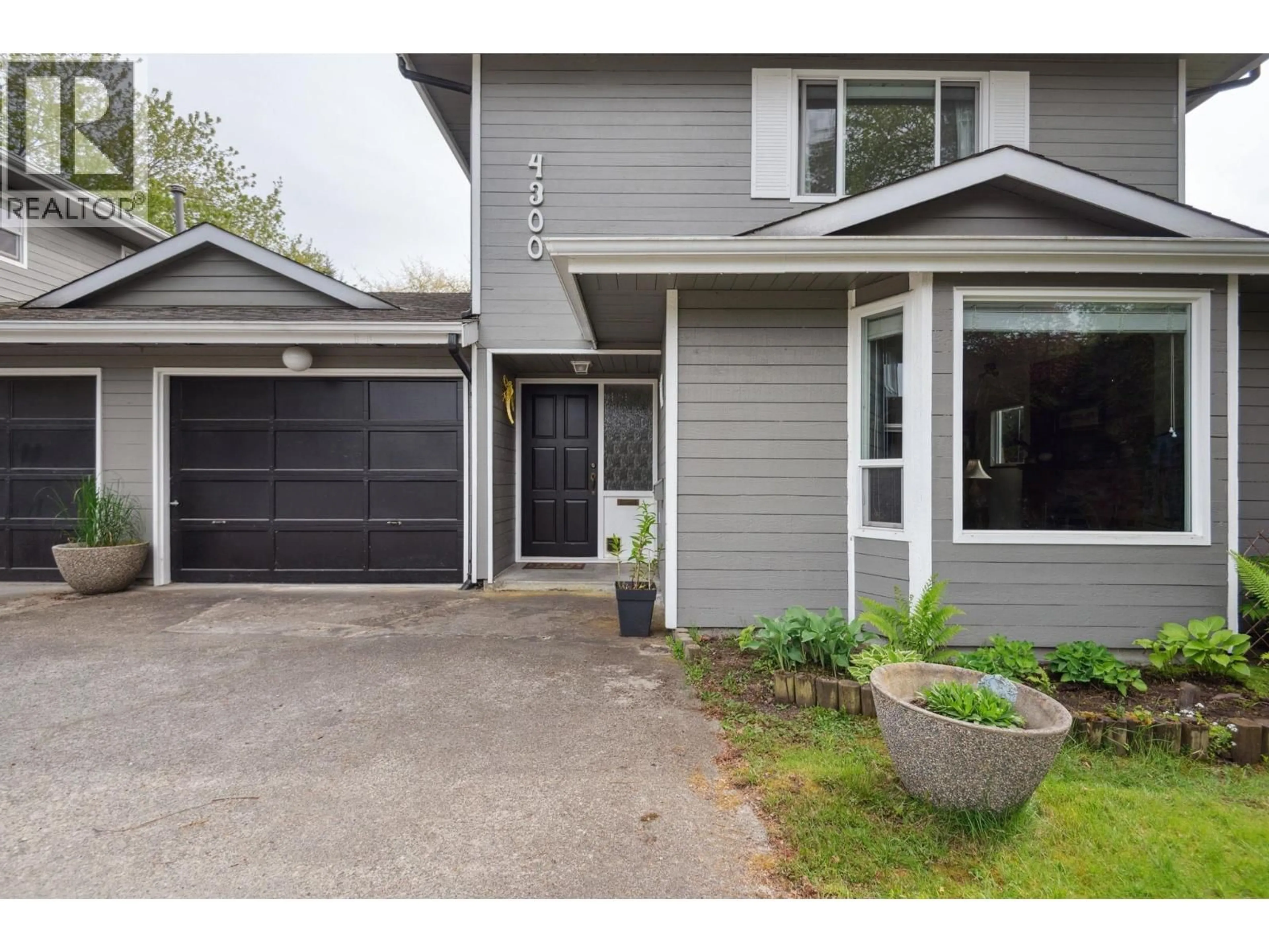 Home with vinyl exterior material, street for 4300 STEVESTON HIGHWAY, Richmond British Columbia V7E2K3