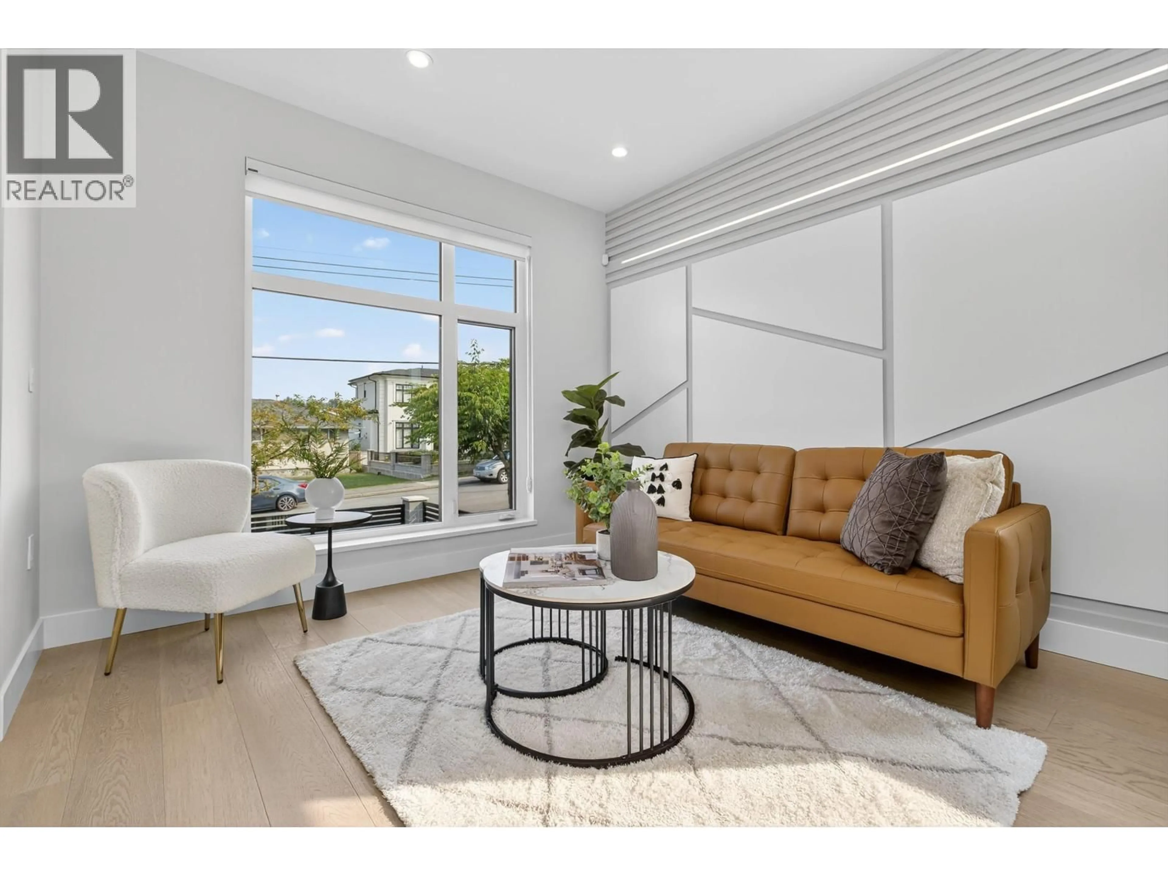 Living room with furniture, unknown for 6928 CARNEGIE STREET, Burnaby British Columbia V5B1Y5