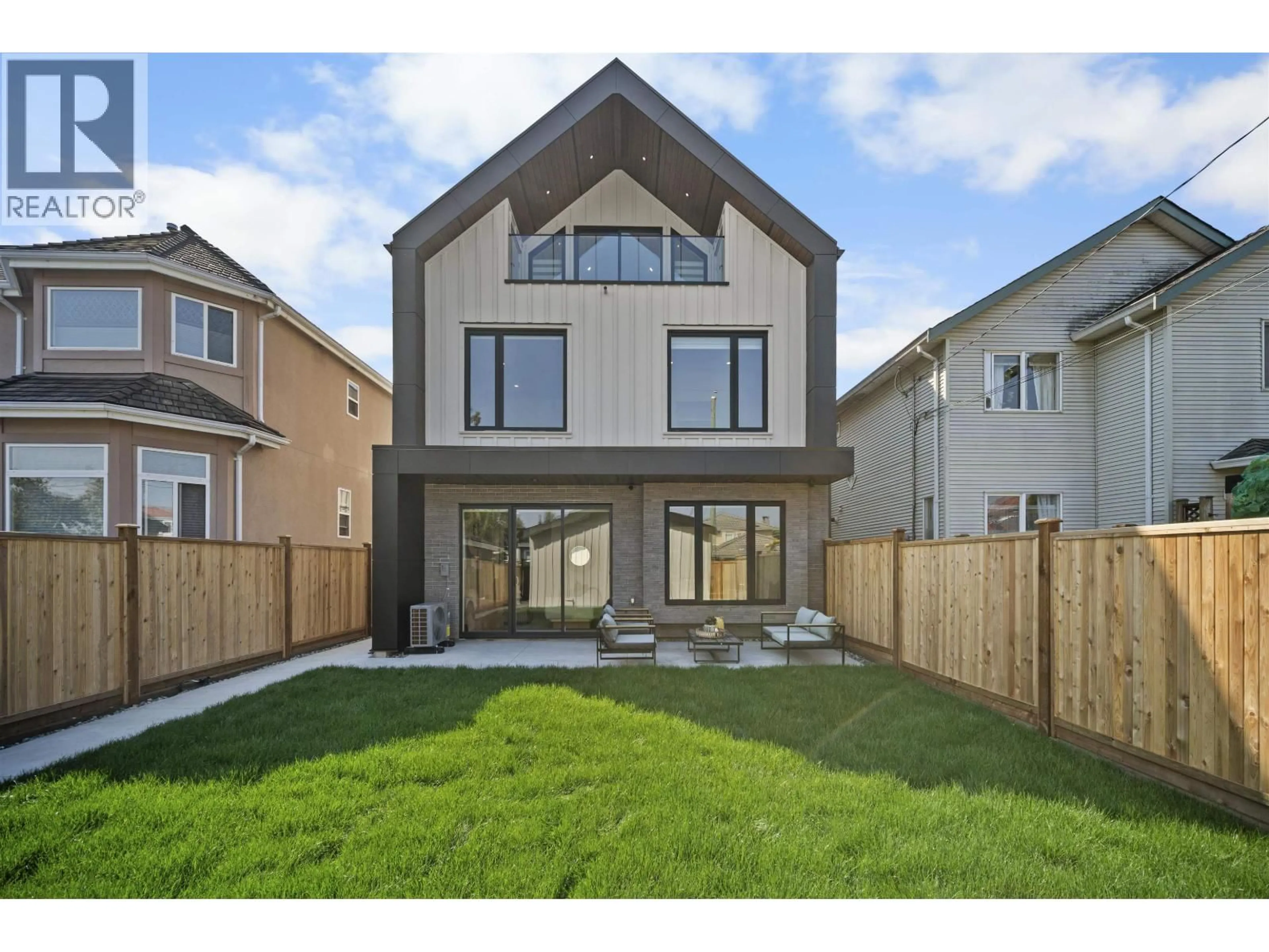 Home with vinyl exterior material, street for 2 - 3563 25TH AVENUE, Vancouver British Columbia V5R1K3