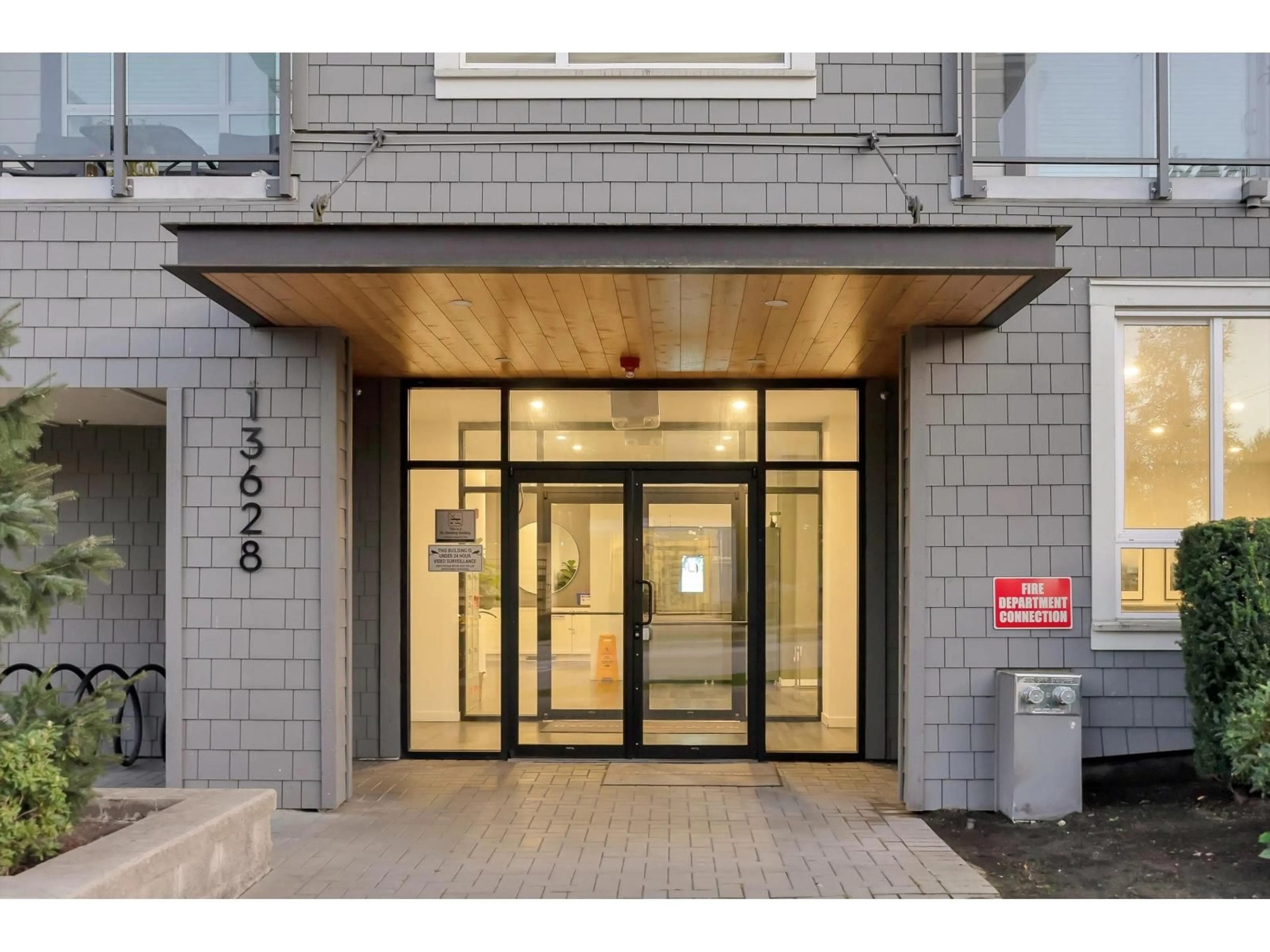 Indoor foyer for 317 - 13628 81A, Surrey British Columbia V3W3E2