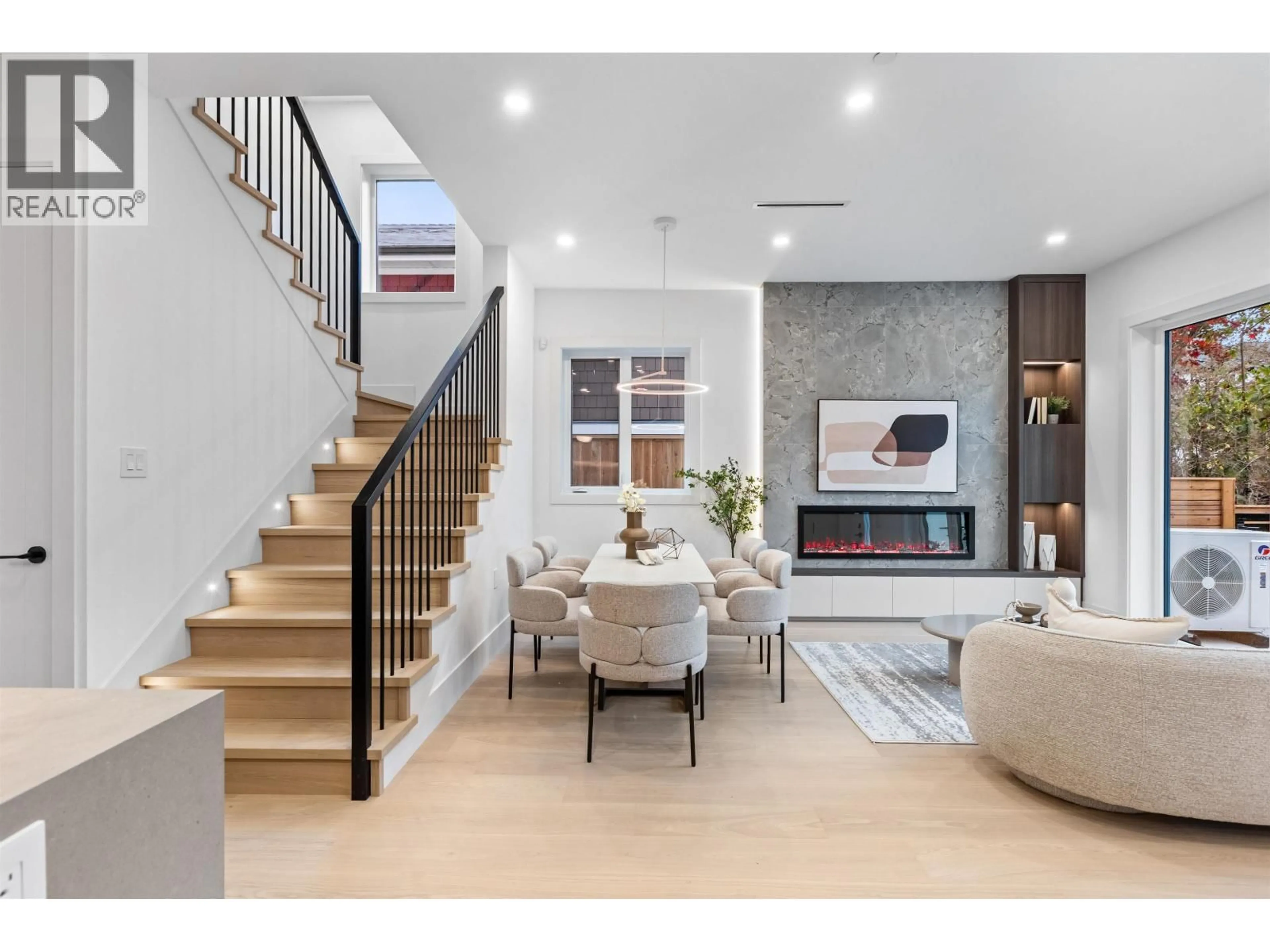 Unknown for 1 - 2607 DUNDAS STREET, Vancouver British Columbia V5K1R1