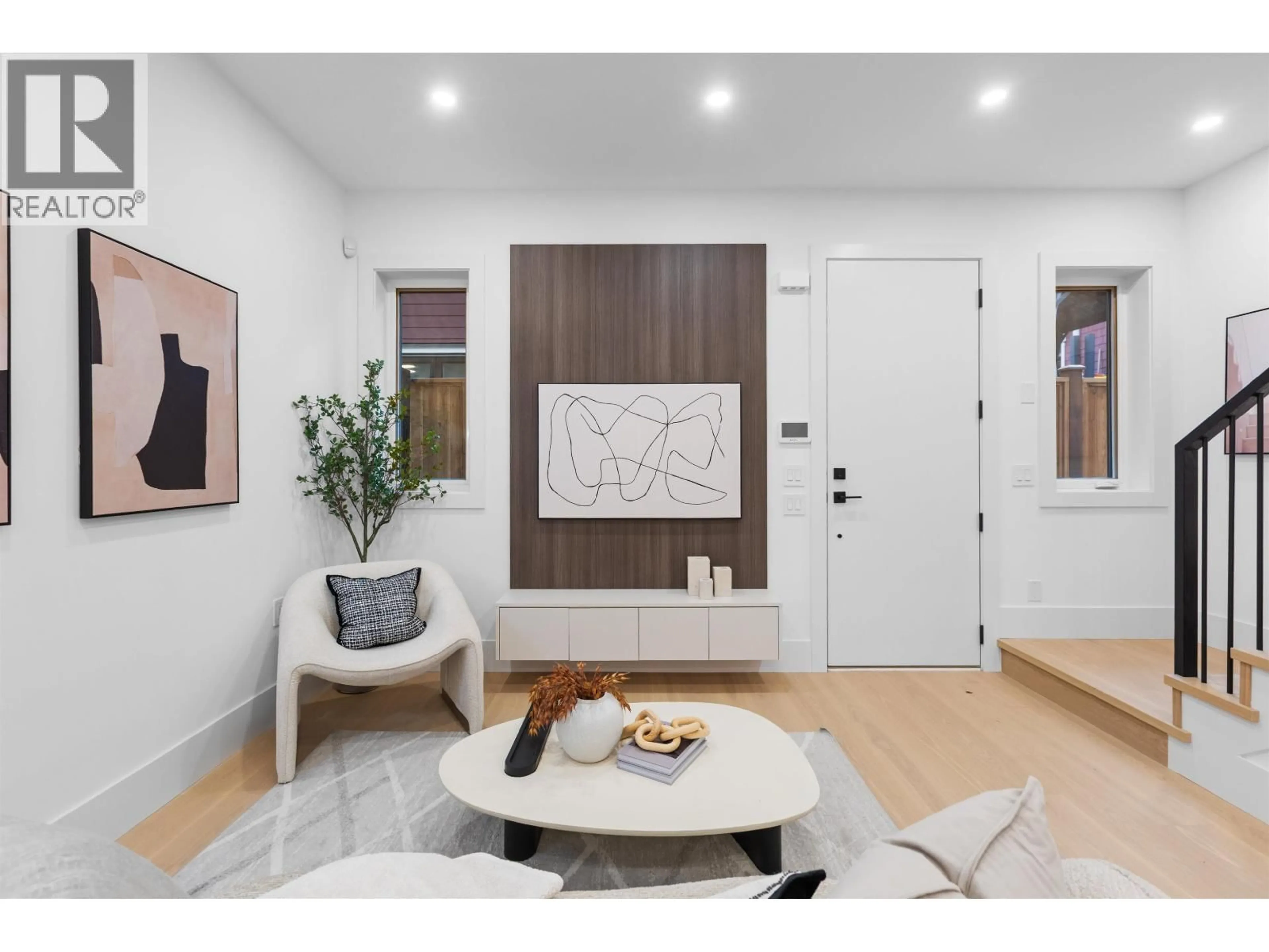 Indoor entryway for 2609 DUNDAS STREET, Vancouver British Columbia V5K1R1