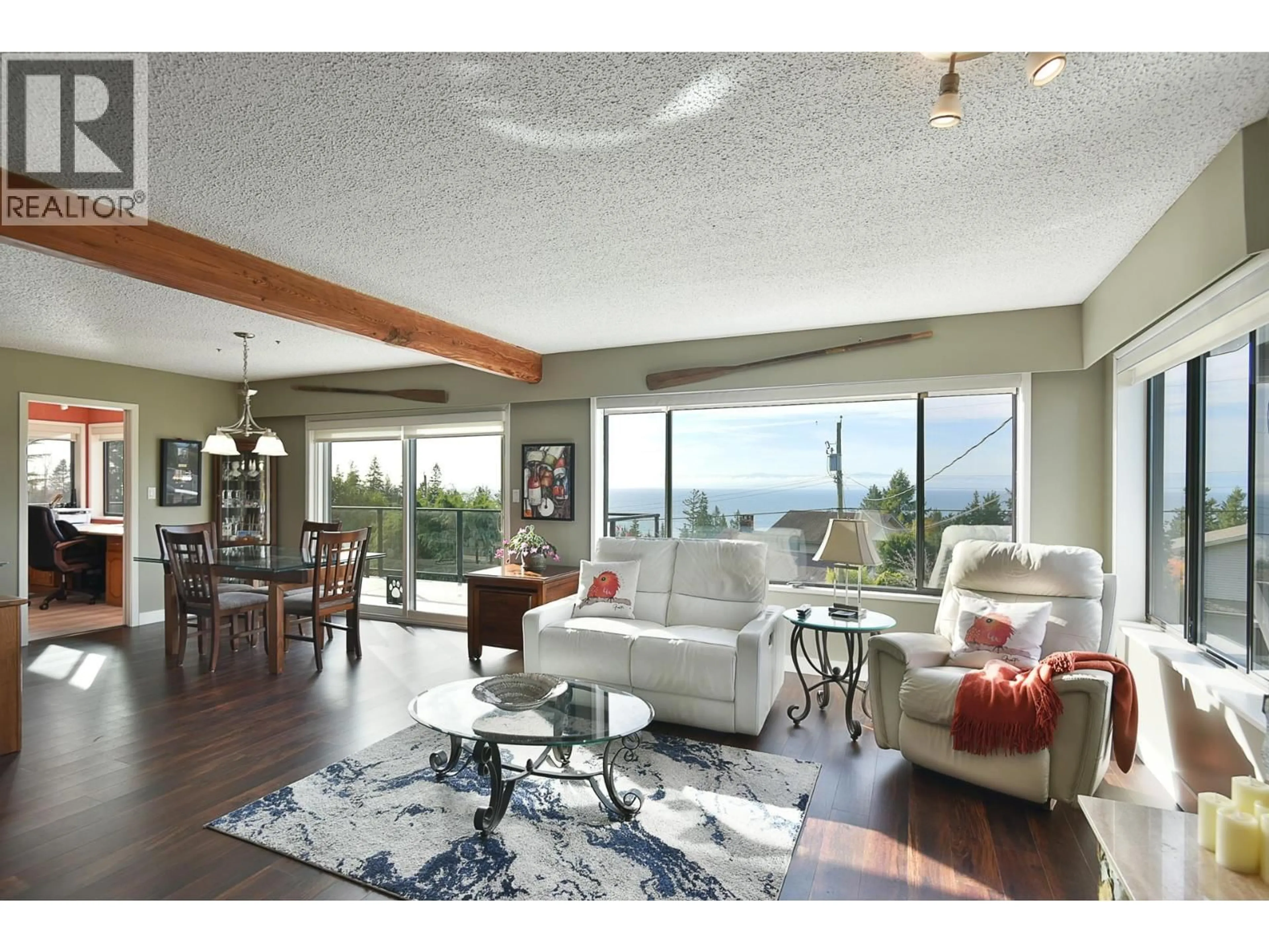 Living room with furniture, unknown for 4926 LAUREL AVENUE, Sechelt British Columbia V7Z0B7