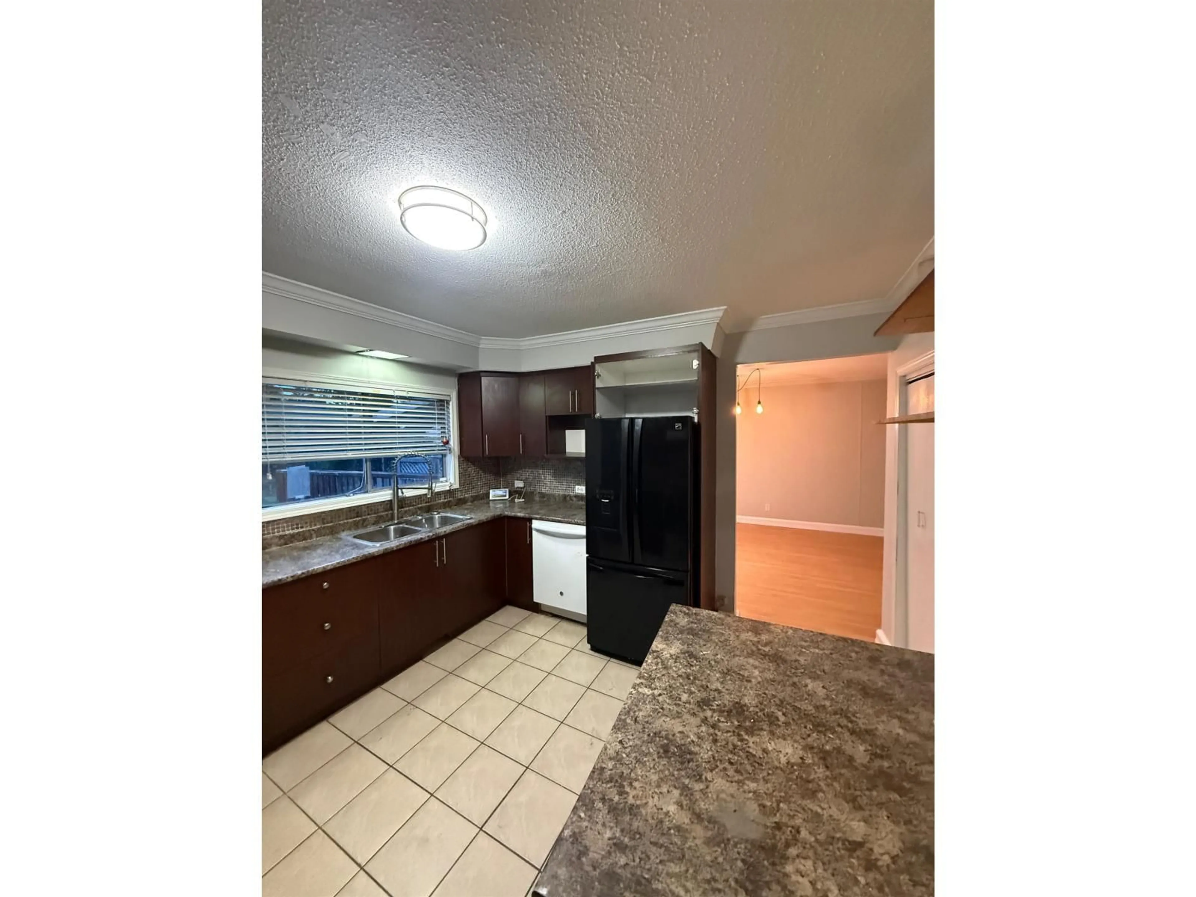 Standard kitchen, ceramic/tile floor for 45629 KIPP AVENUE, Chilliwack British Columbia V2P1Y9