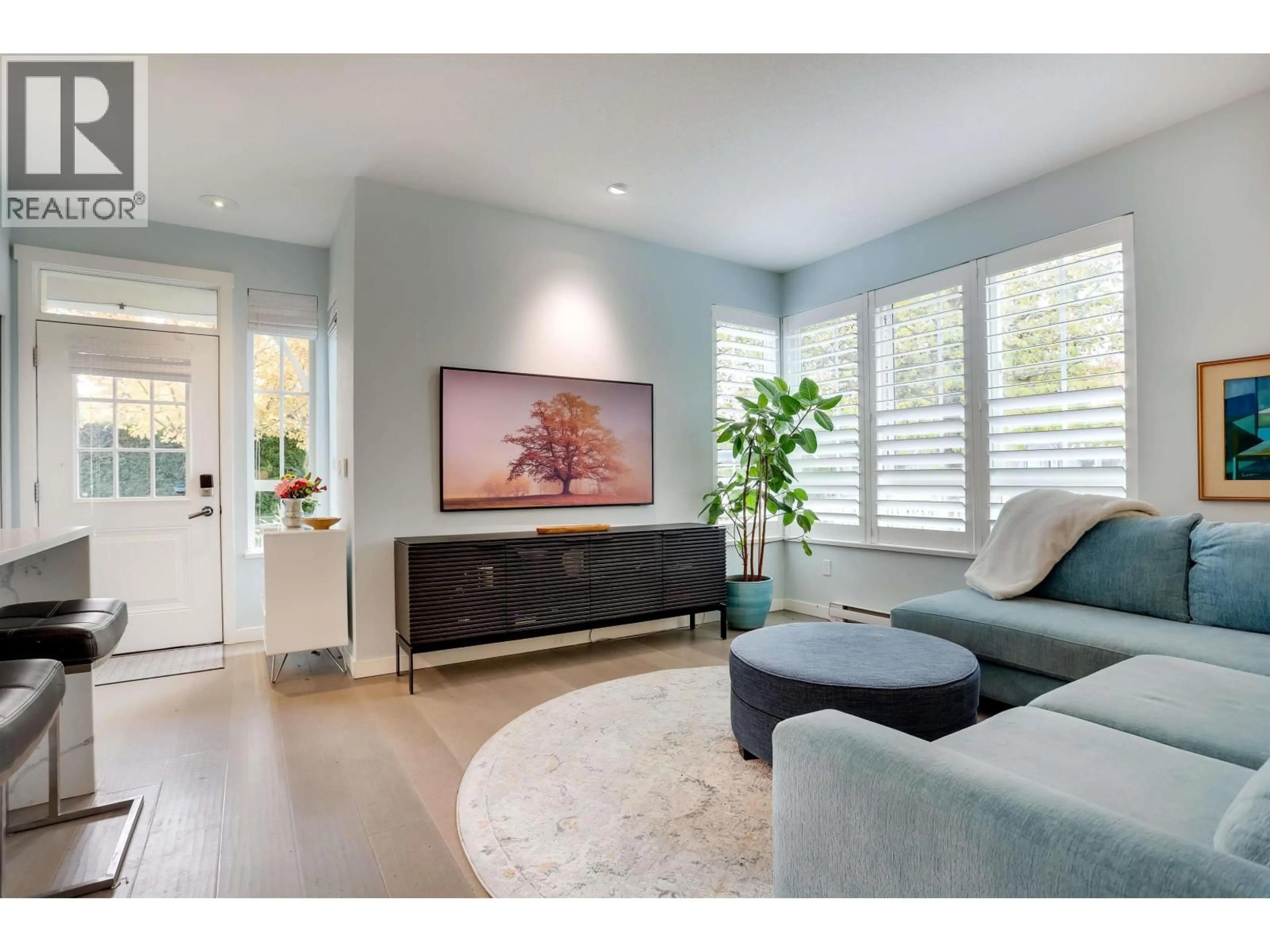 Living room with furniture, wood/laminate floor for 24 - 5510 ADMIRAL WAY, Delta British Columbia V4K0C3