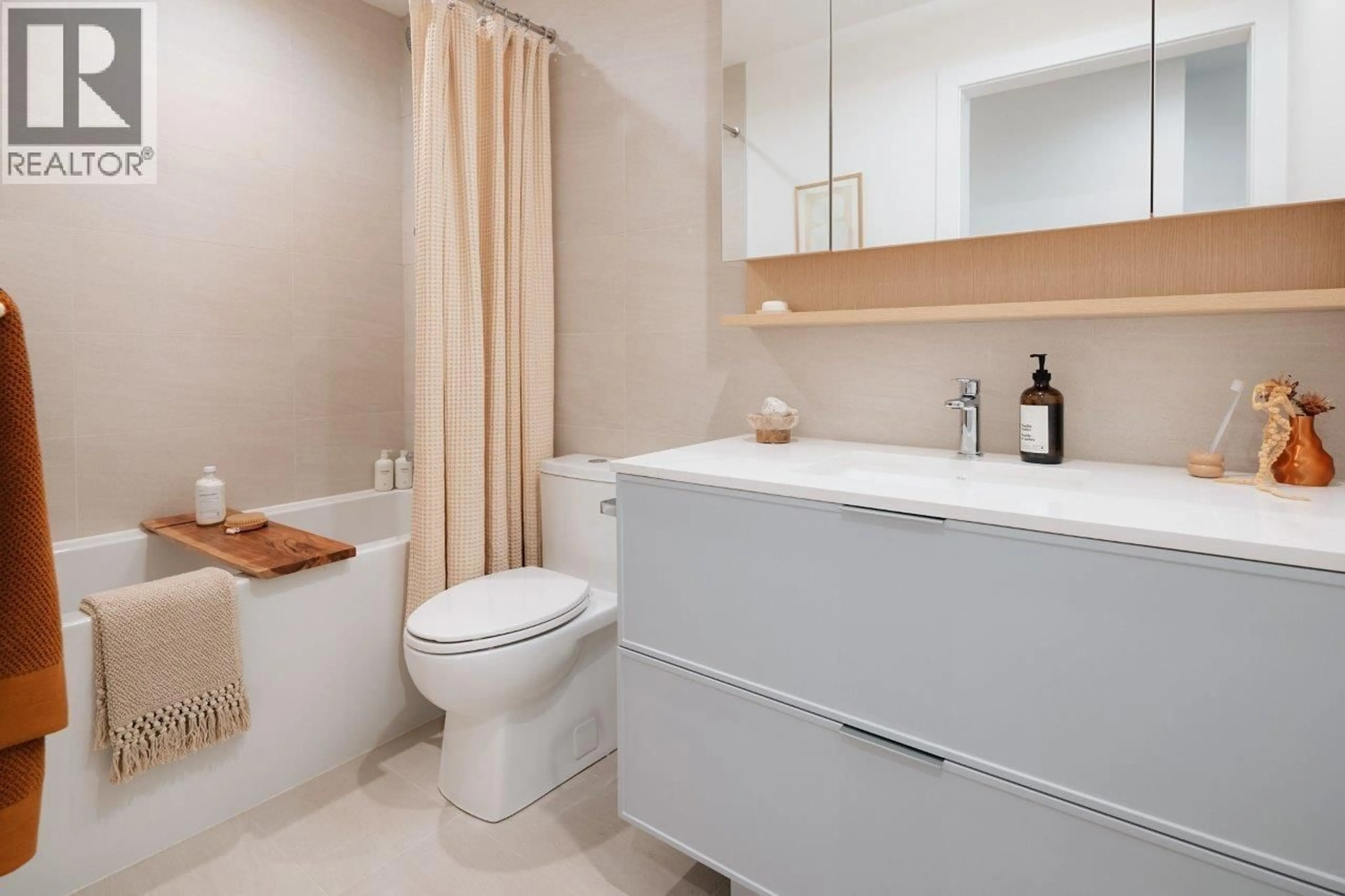Standard bathroom, ceramic/tile floor for 203 - 3633 WILLINGDON AVENUE, Burnaby British Columbia V0V0V0