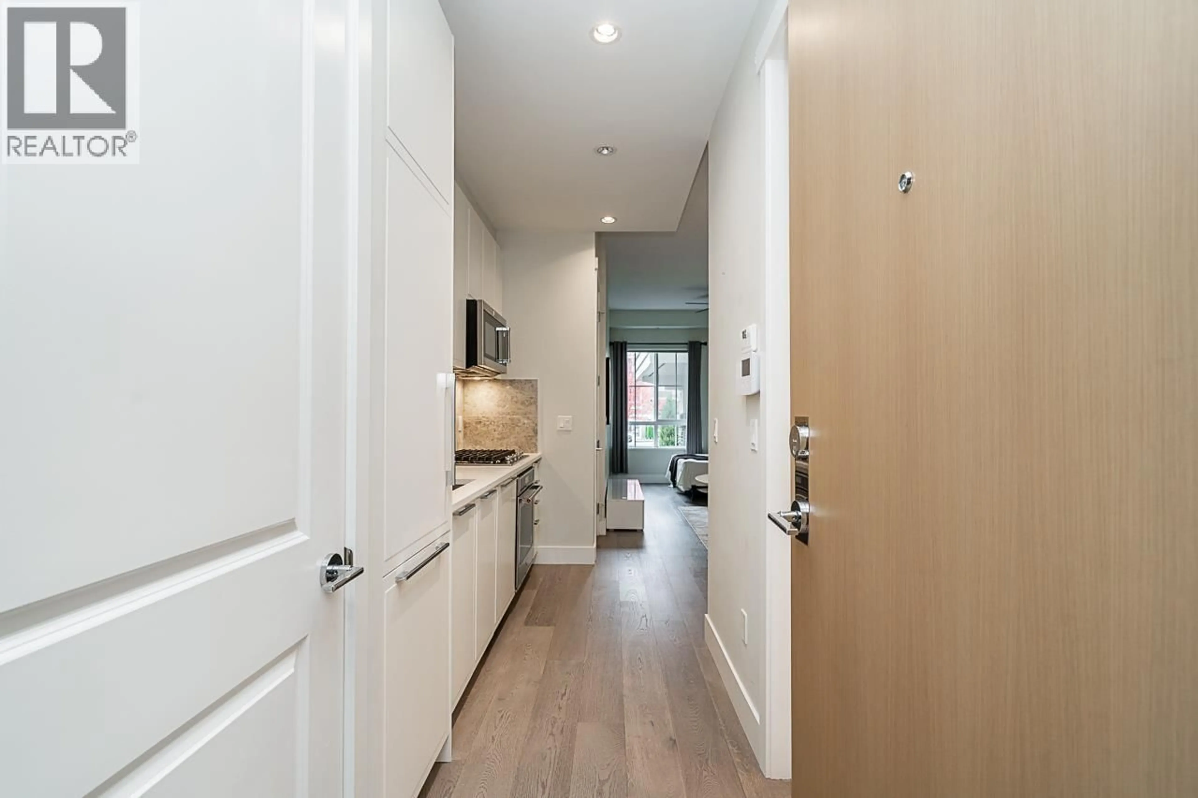 Indoor entryway for 129 - 5535 ADMIRAL WAY, Delta British Columbia V4K0E3