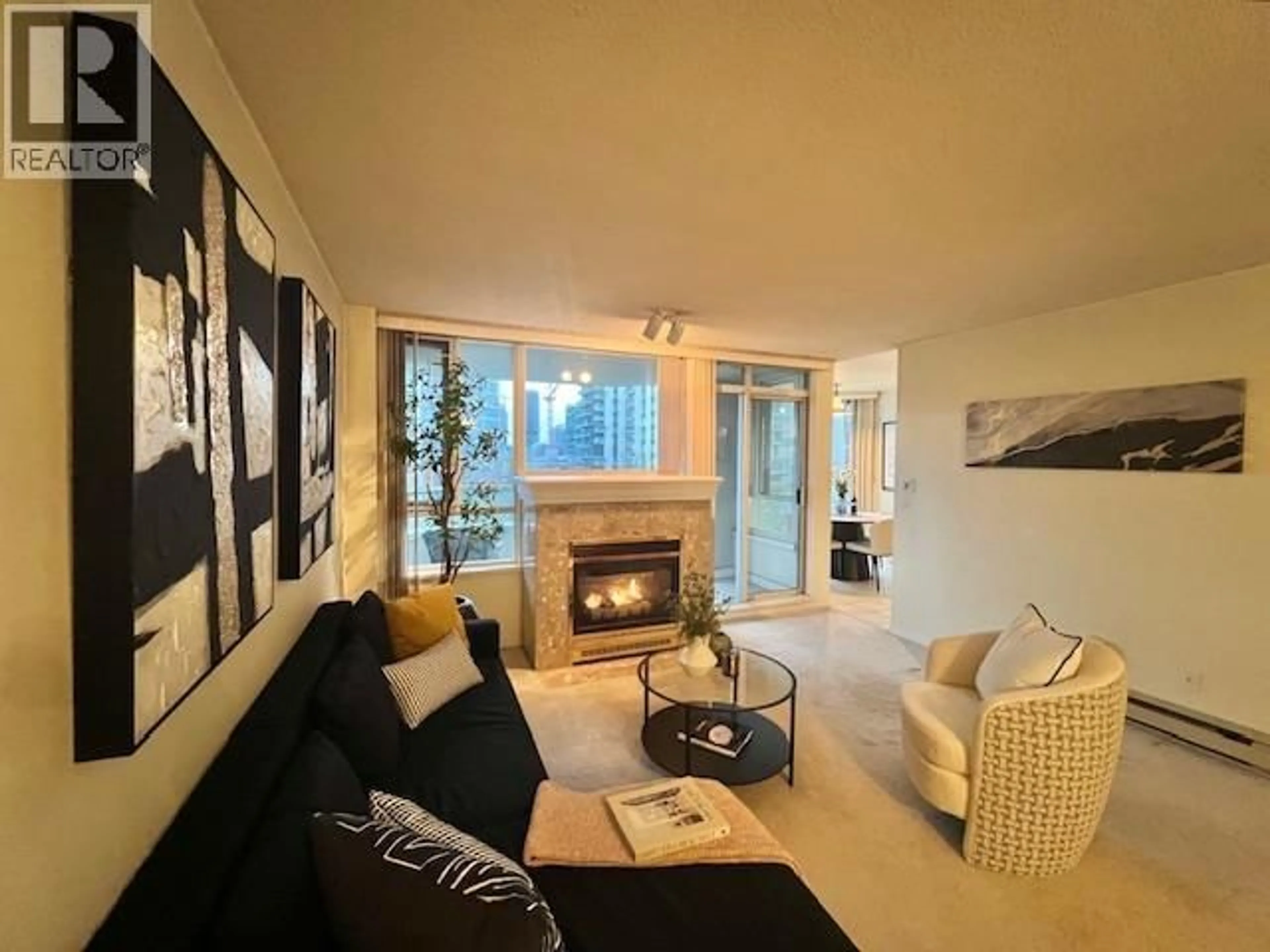 Living room with furniture, unknown for 840 - 4825 HAZEL STREET, Burnaby British Columbia V5H4N4