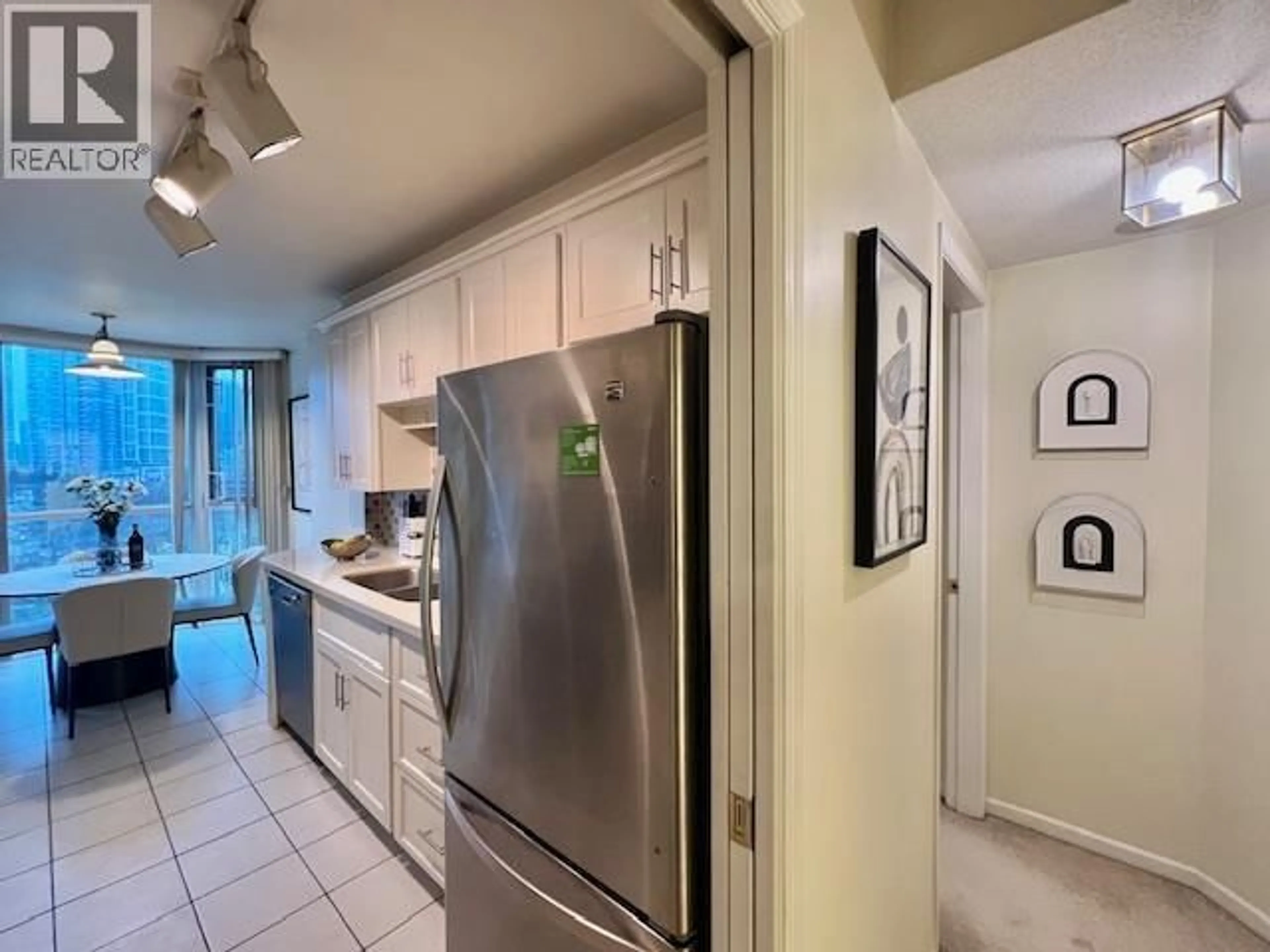 Kitchen with laundary machines, unknown for 840 - 4825 HAZEL STREET, Burnaby British Columbia V5H4N4