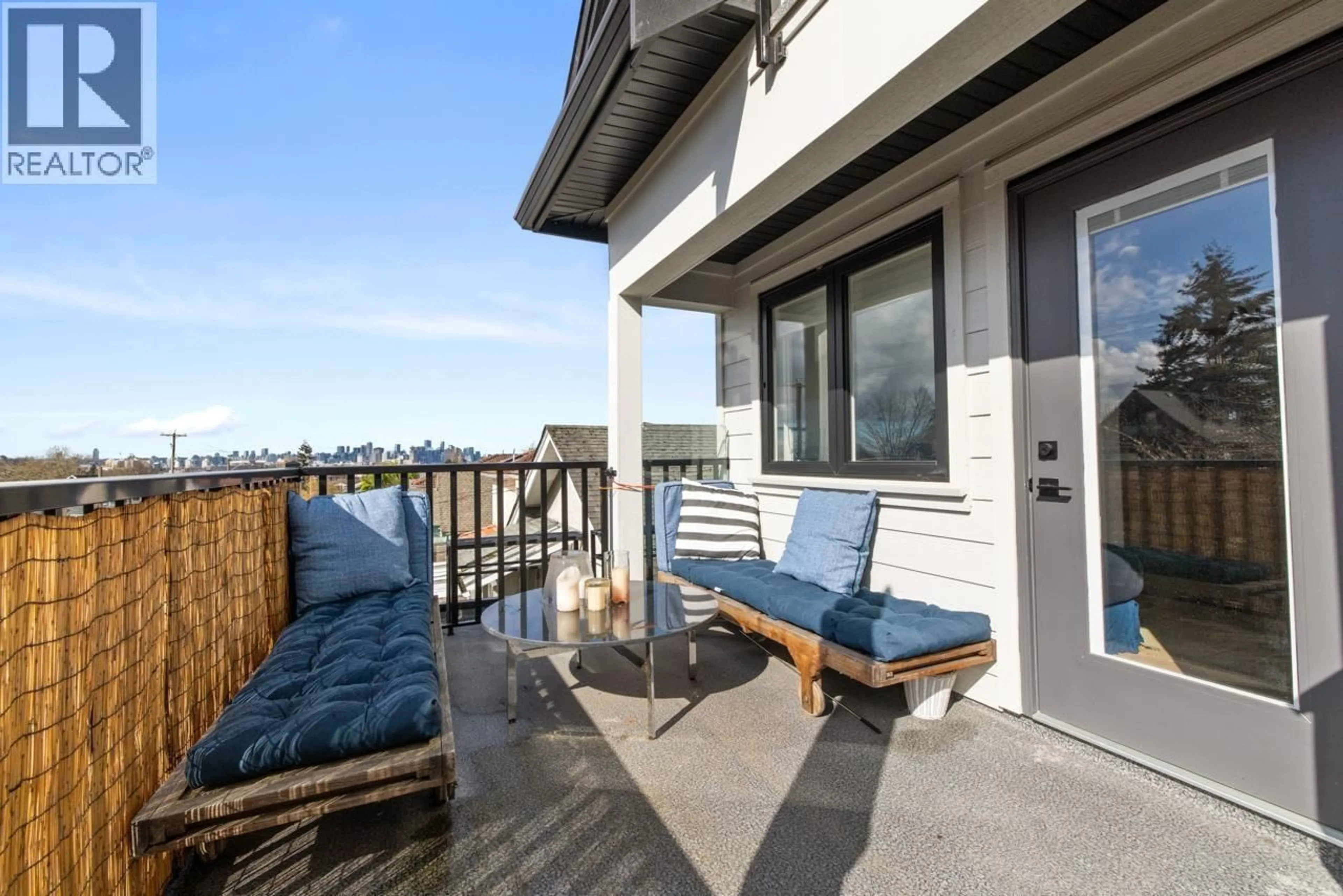Balcony in the apartment, water/lake/river/ocean view for 2558 DUNDAS STREET, Vancouver British Columbia V5K1P8