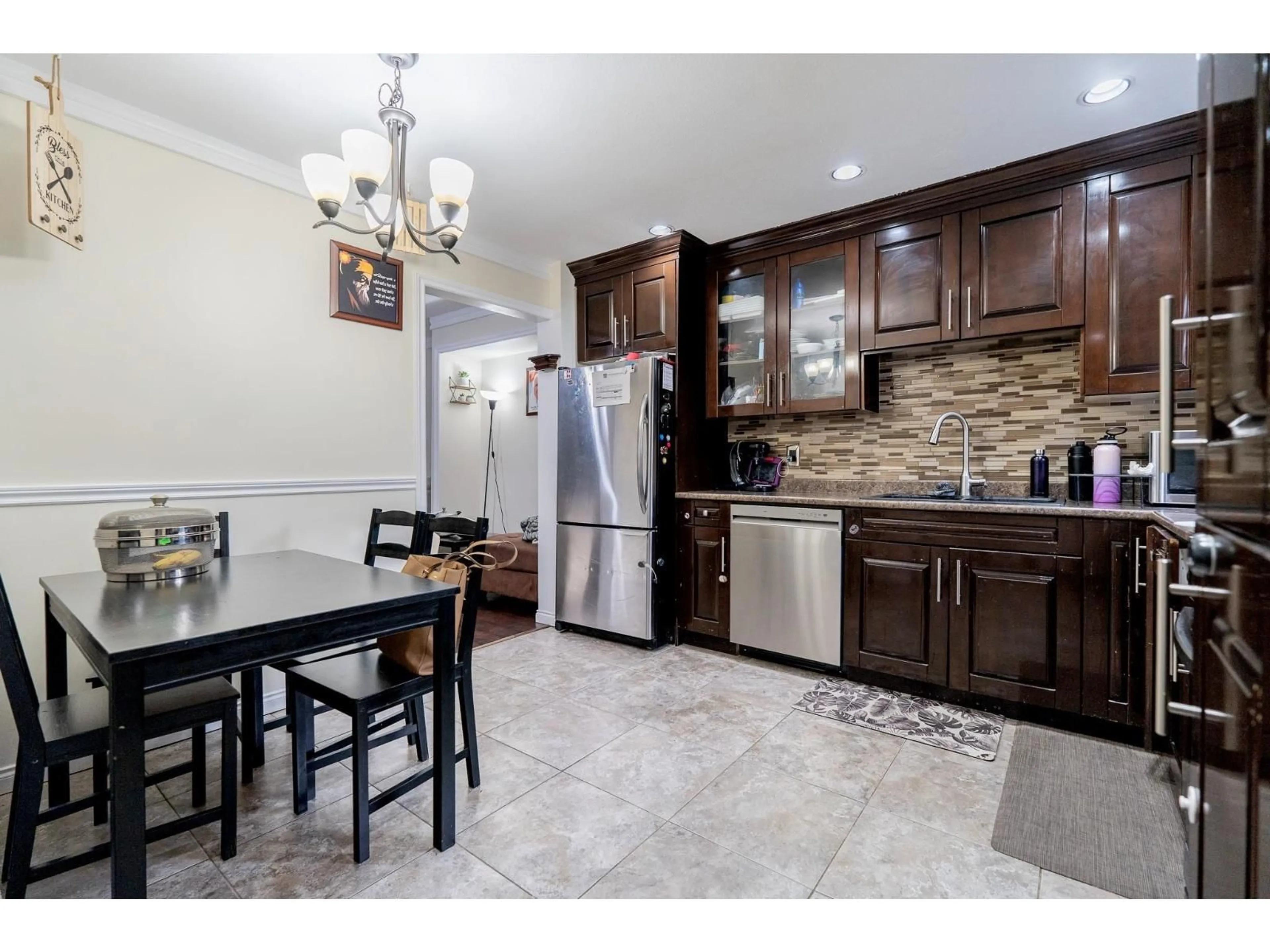 Open concept kitchen, ceramic/tile floor for 91 - 6669 138 STREET, Surrey British Columbia V3W5G7