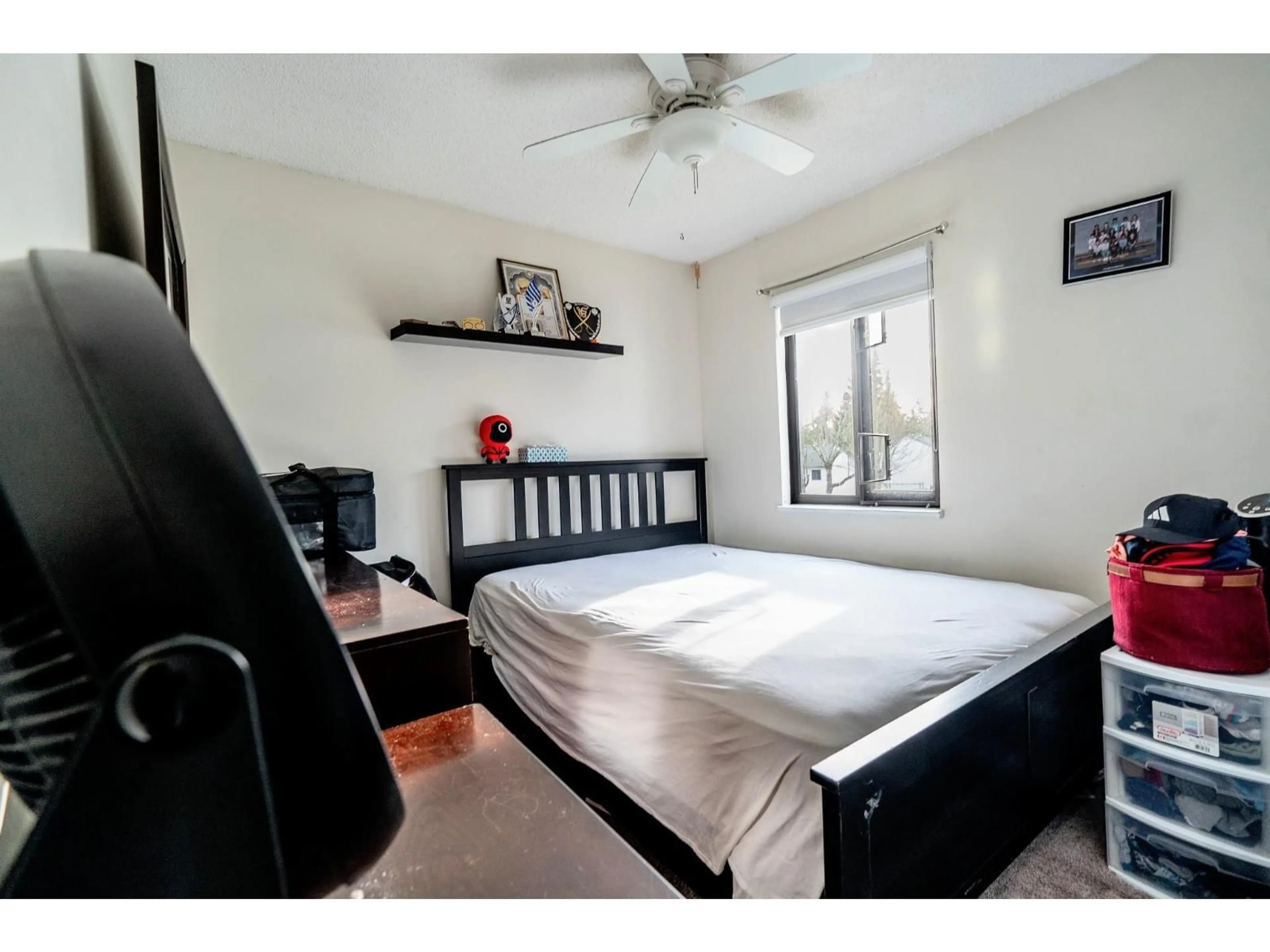 Bedroom with bed, wood/laminate floor for 91 - 6669 138 STREET, Surrey British Columbia V3W5G7