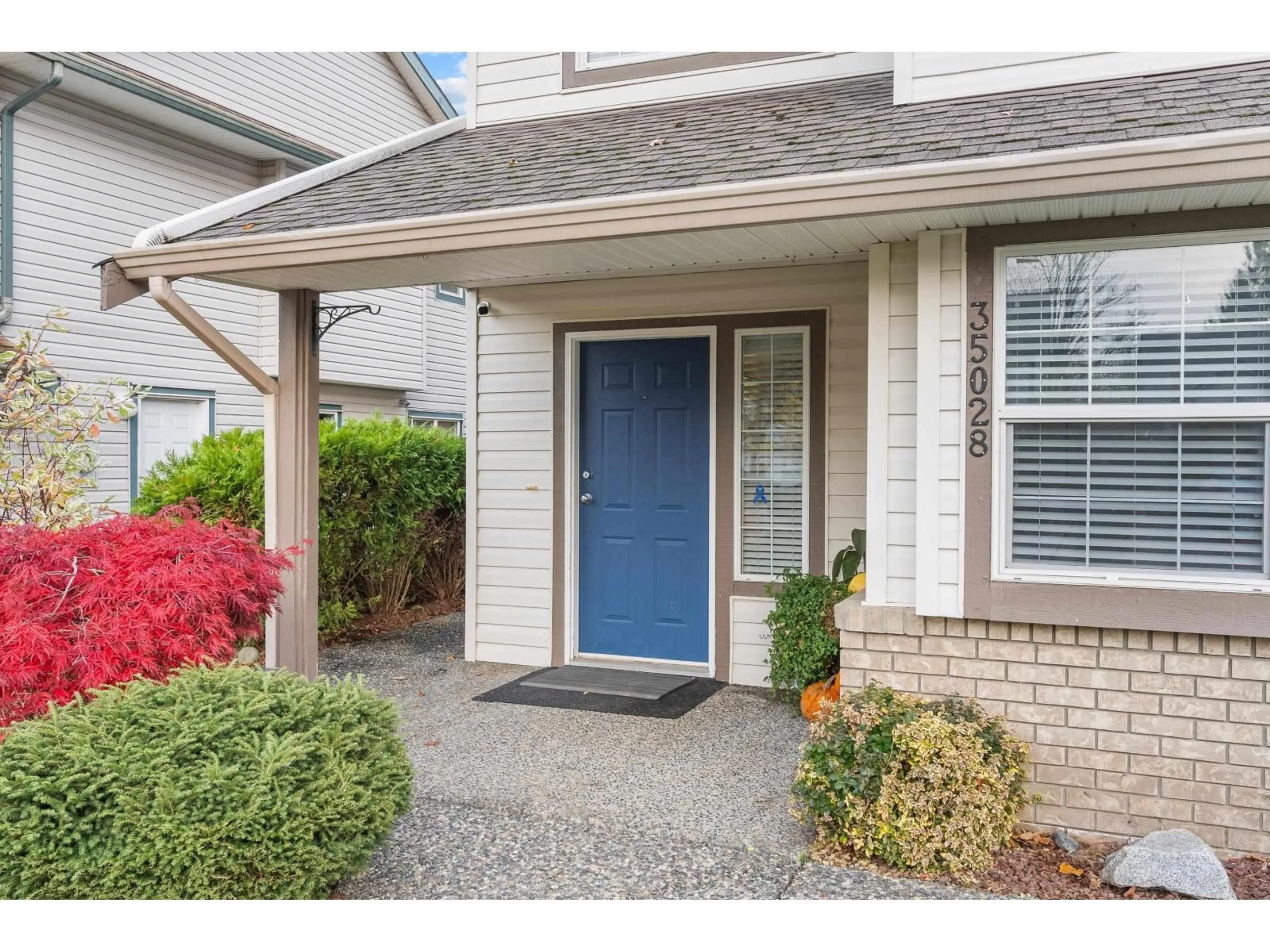 Indoor entryway for 35028 KOOTENAY, Abbotsford British Columbia V2S8C9