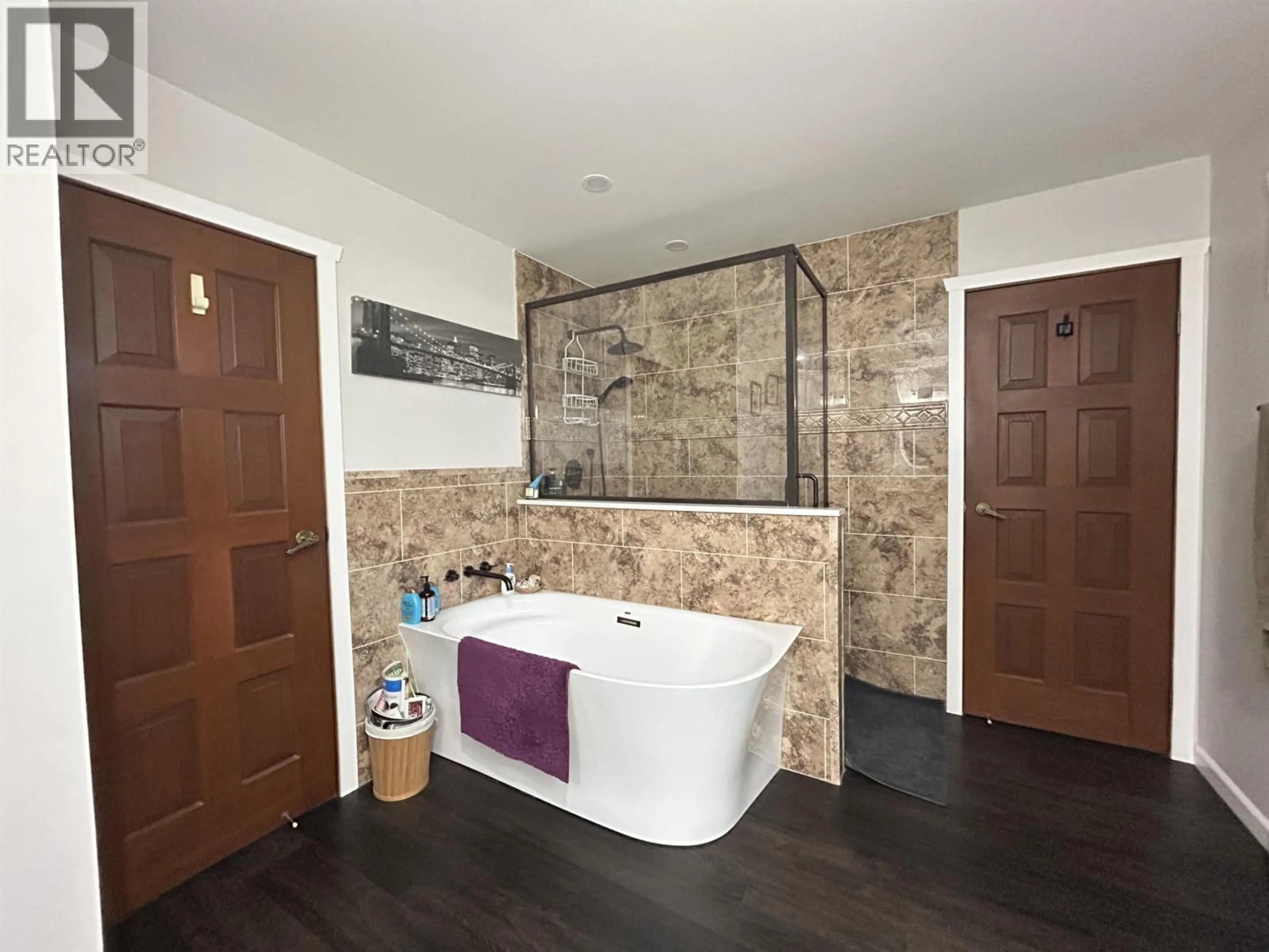 Contemporary bathroom, ceramic/tile floor for 1460 TAYLOR DRIVE, Prince George British Columbia V2L1A2