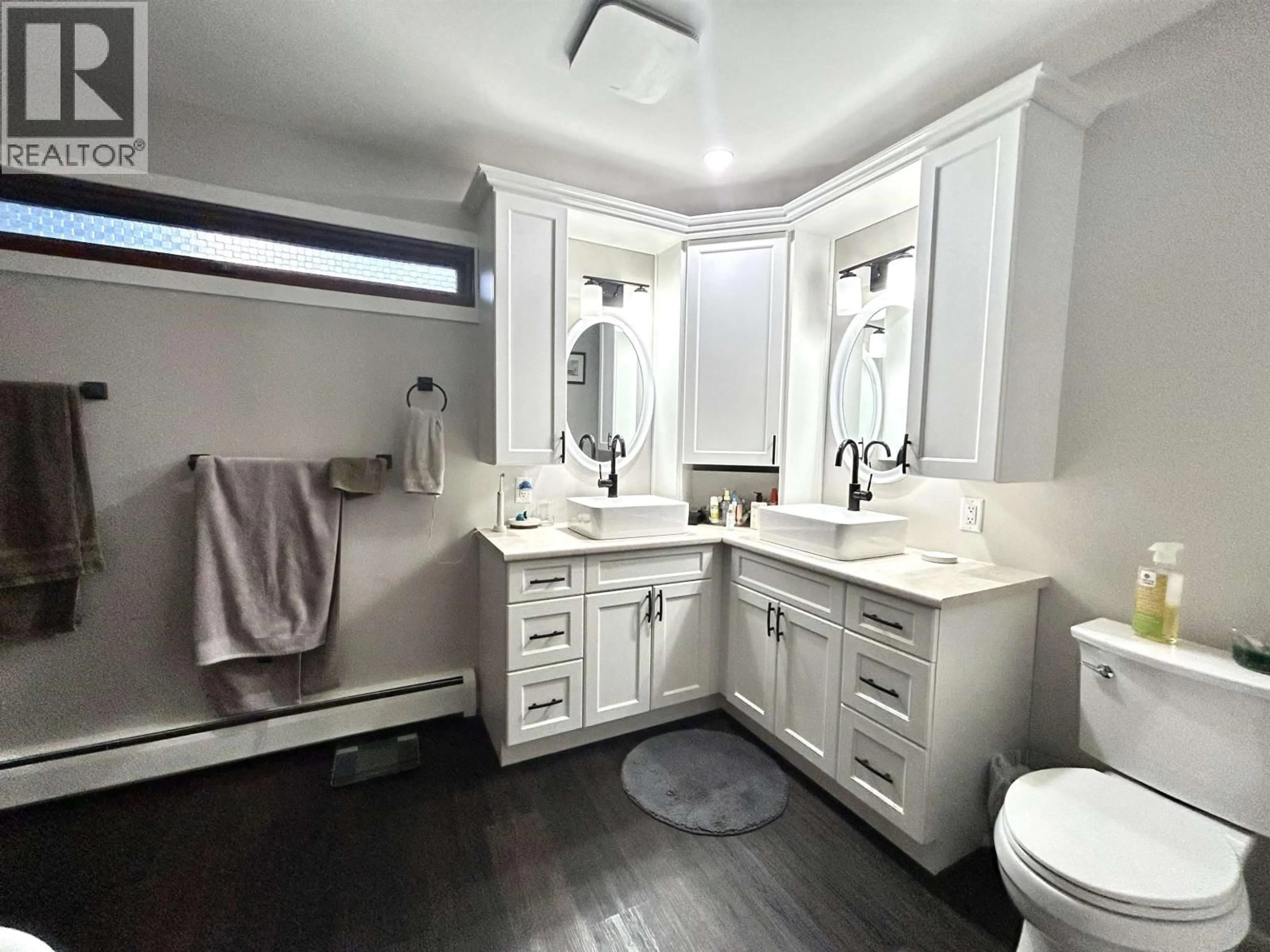 Contemporary bathroom, unknown for 1460 TAYLOR DRIVE, Prince George British Columbia V2L1A2