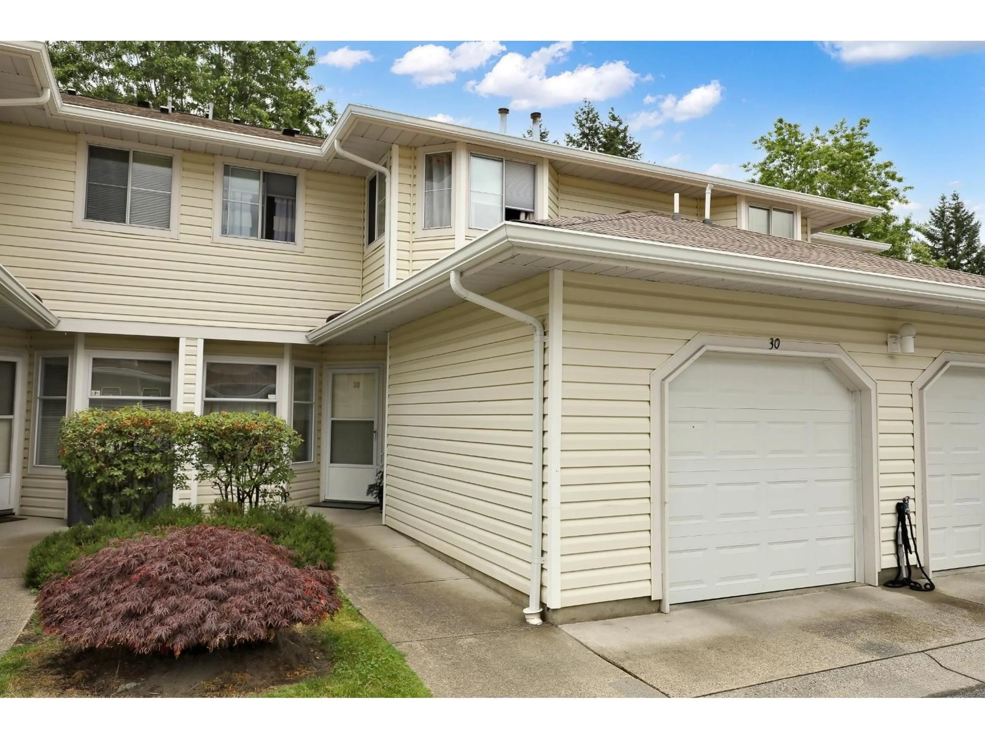 Home with vinyl exterior material, street for 30 - 10038 155 STREET, Surrey British Columbia V3R0S2