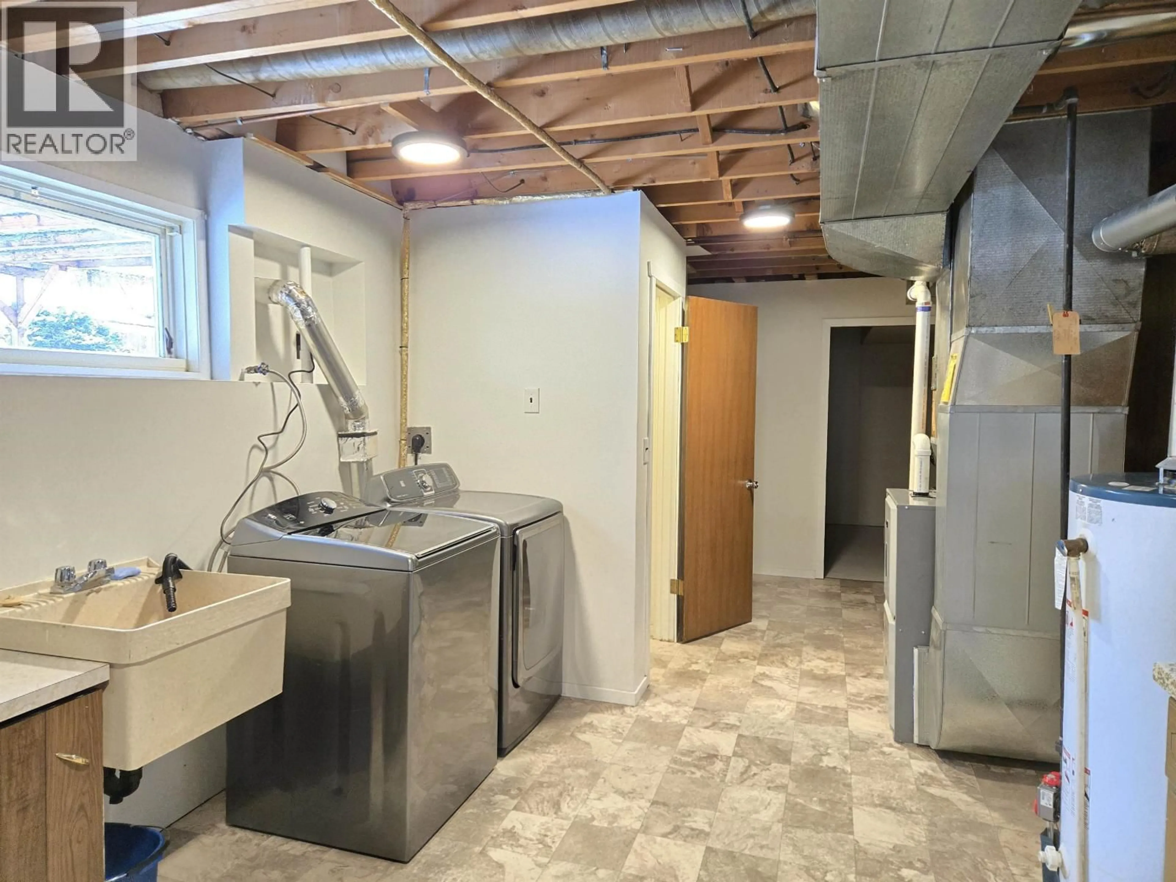 Kitchen with laundary machines, unknown for 2653 STARLANE DRIVE, Prince George British Columbia V2N5L4