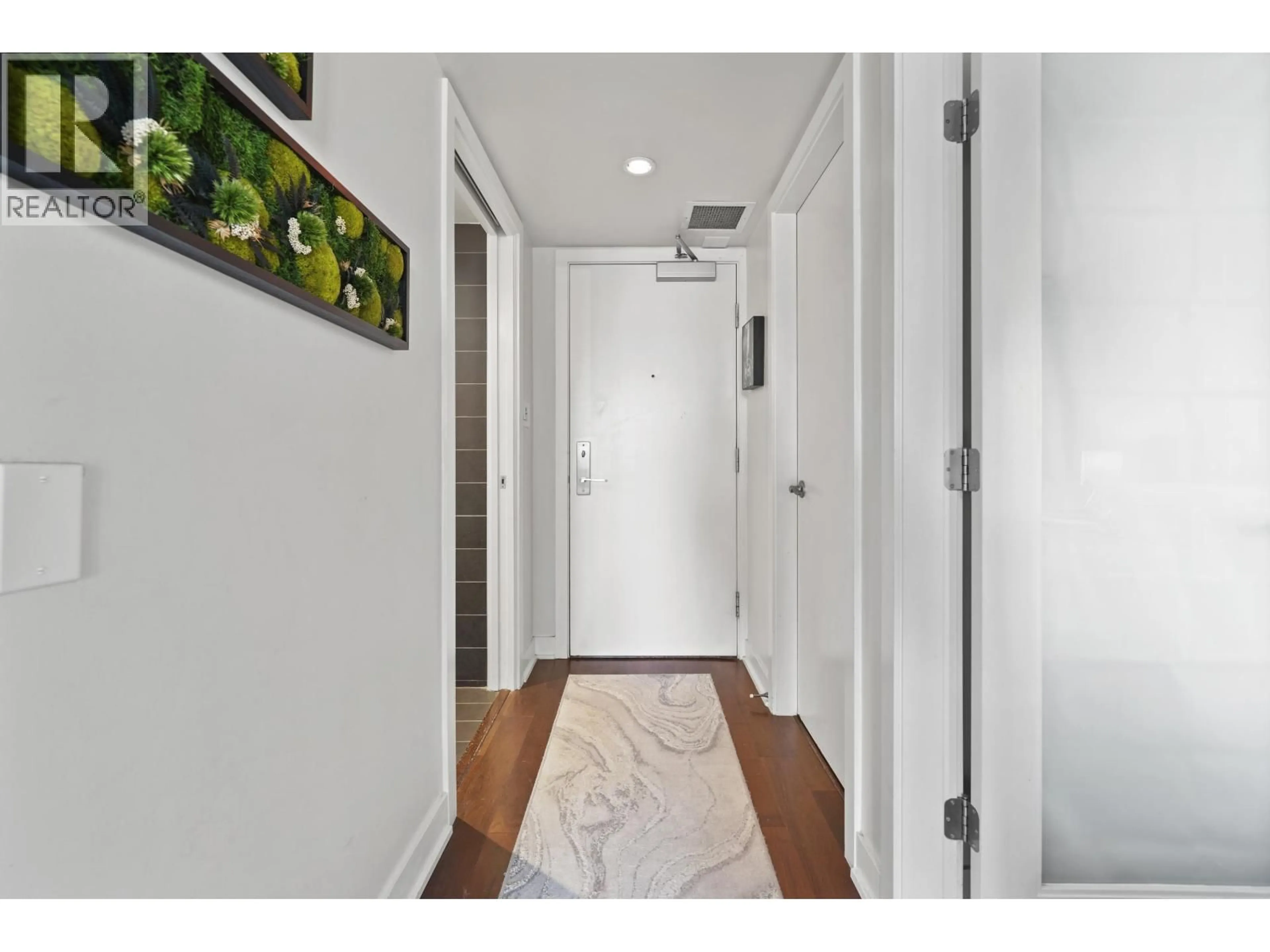 Indoor entryway for 1708 - 1055 RICHARDS STREET, Vancouver British Columbia V6B0C2