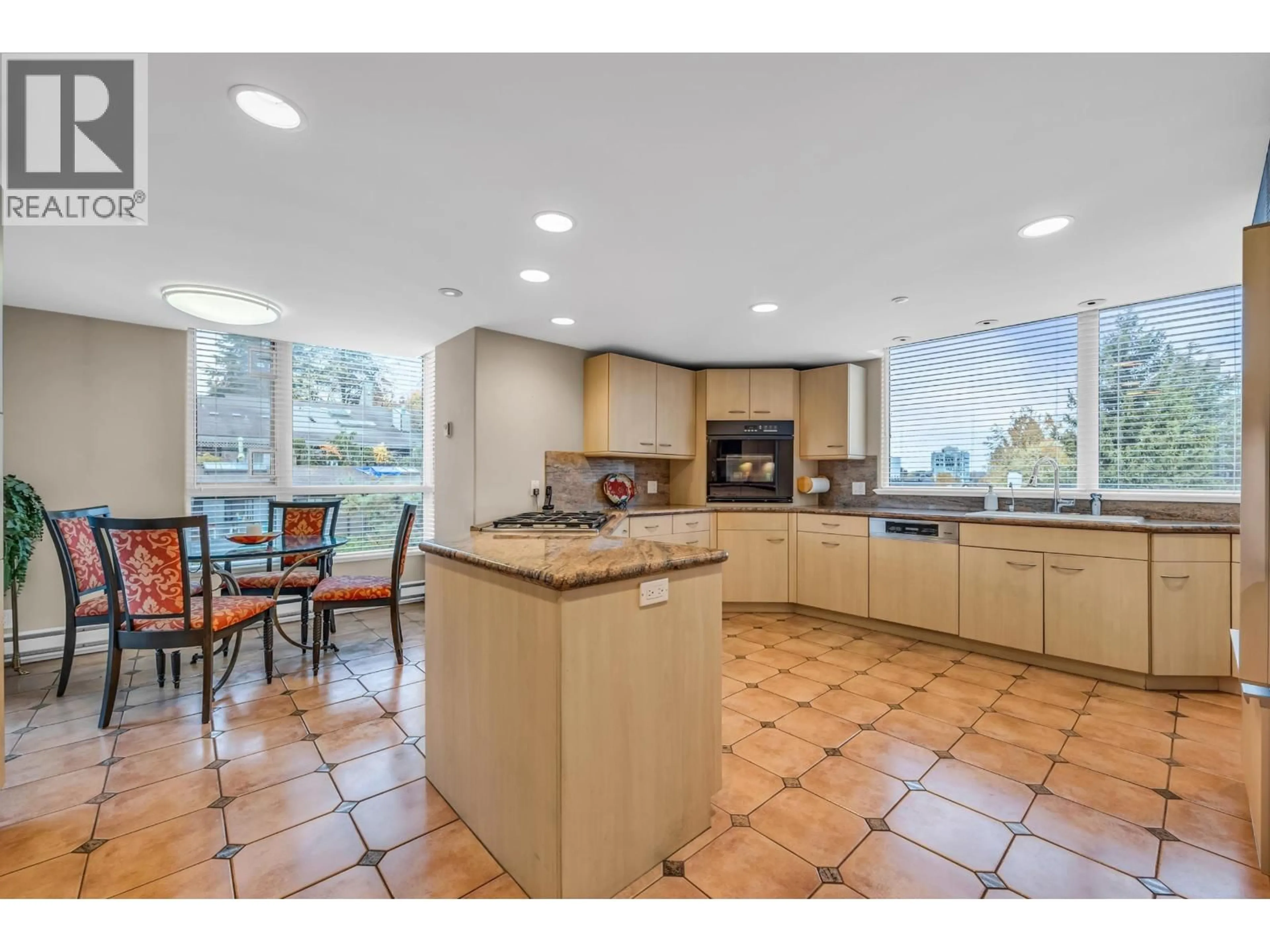 Open concept kitchen, ceramic/tile floor for 6 - 1350 14 AVENUE, Vancouver British Columbia V6H1R1
