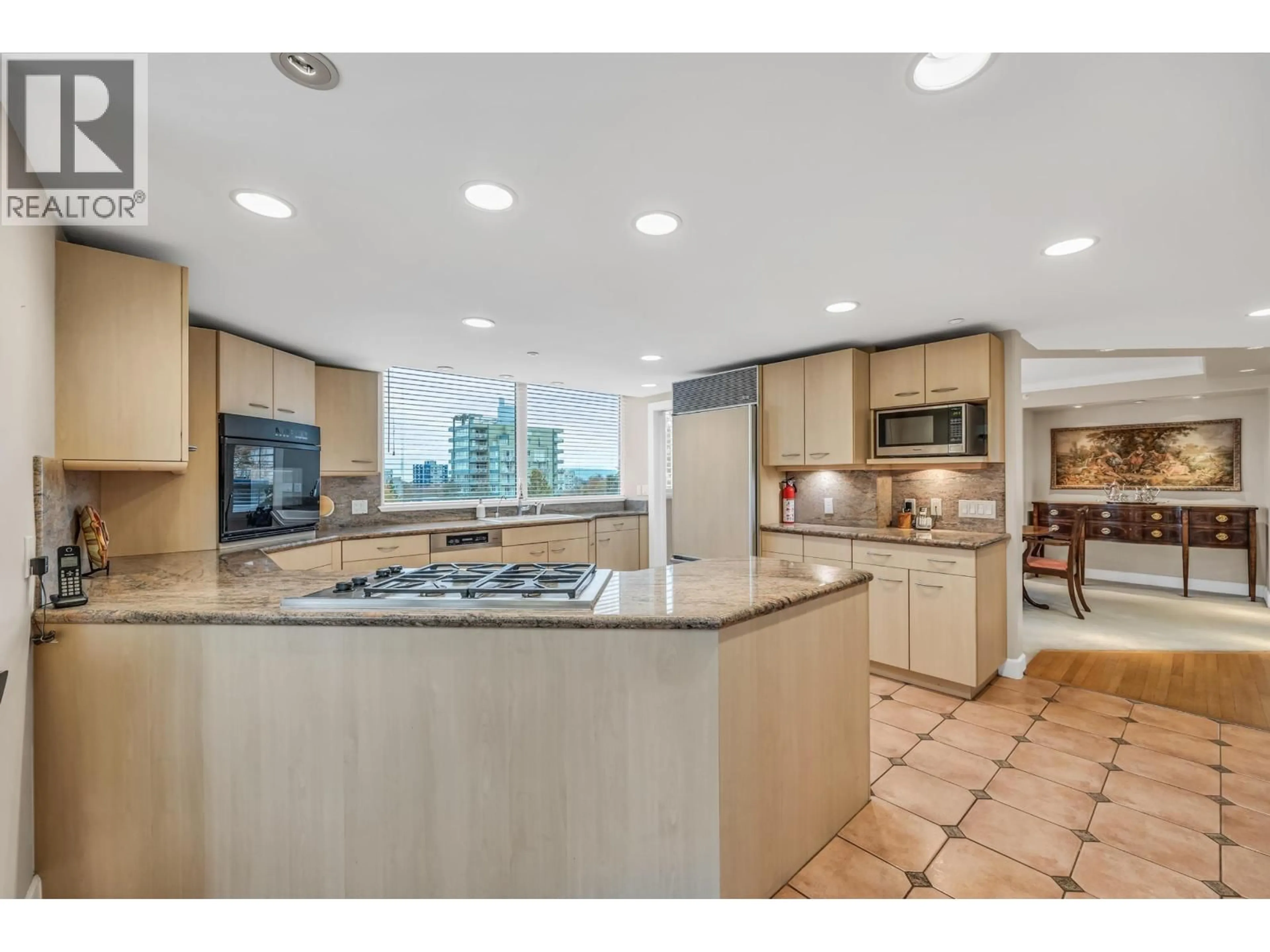 Open concept kitchen, ceramic/tile floor for 6 - 1350 14 AVENUE, Vancouver British Columbia V6H1R1
