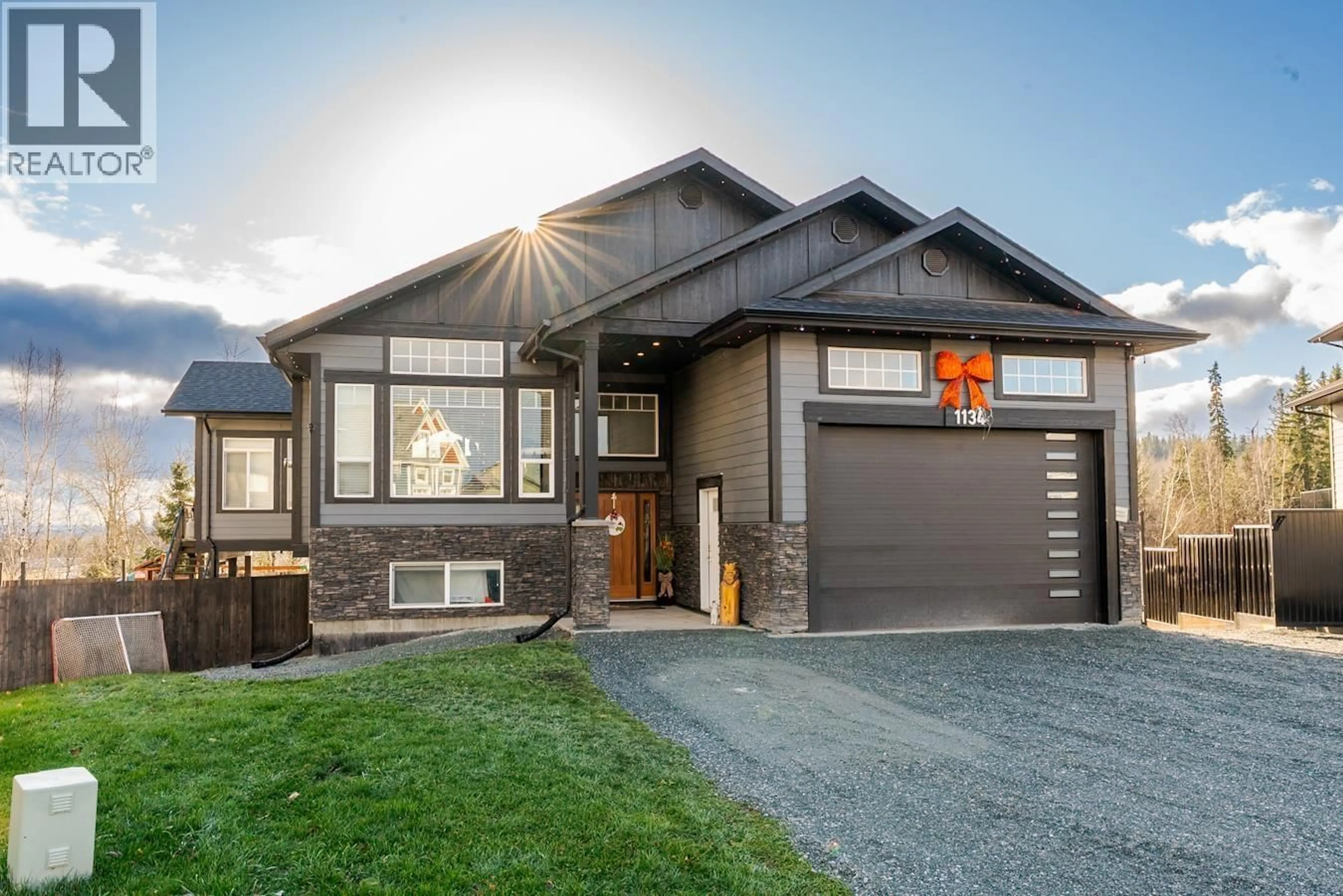 Home with vinyl exterior material, street for 1134 MONARCH COURT, Prince George British Columbia V2N0G8