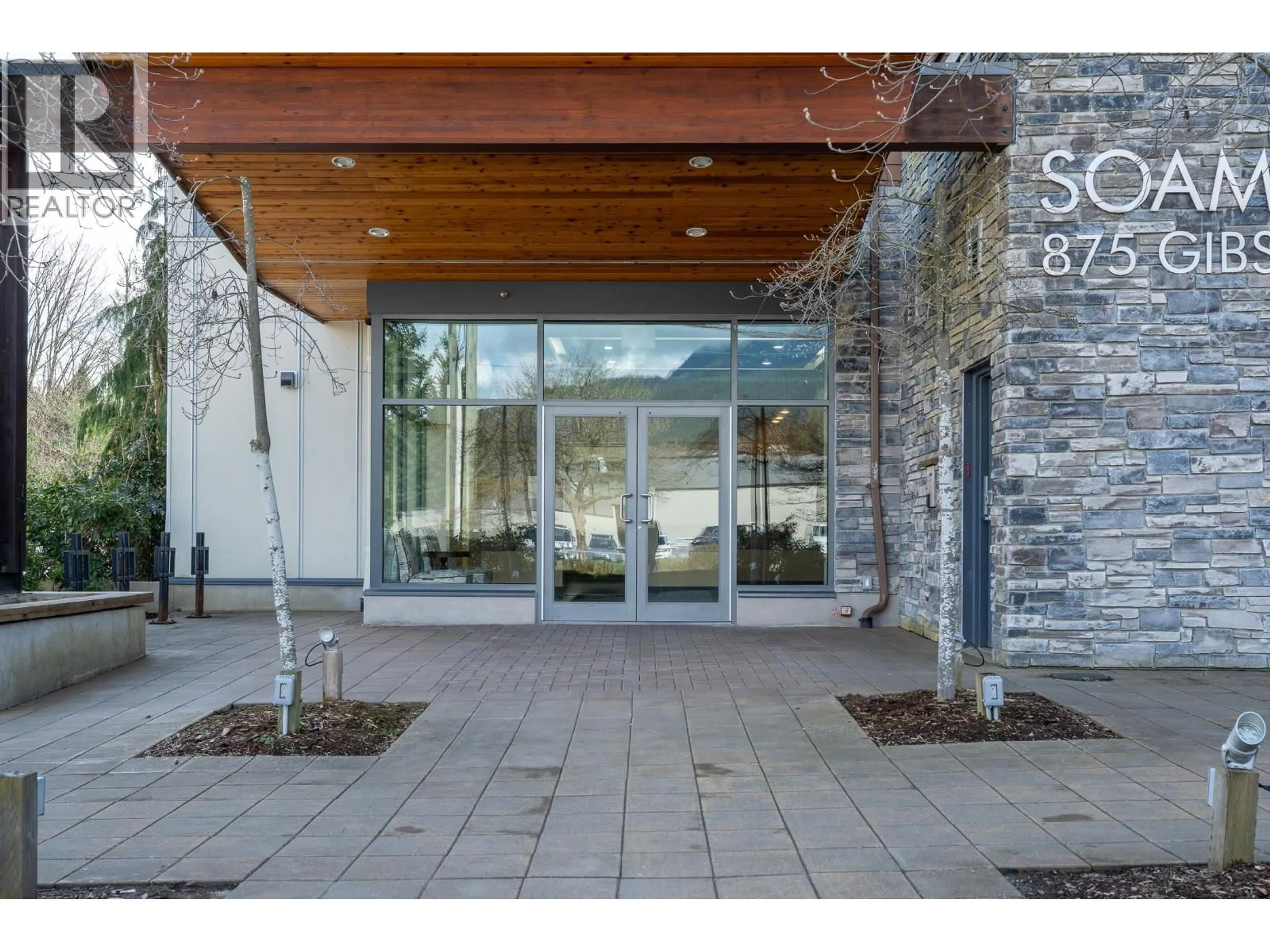 Indoor foyer for 208 - 875 GIBSONS WAY, Gibsons British Columbia V0N1V0