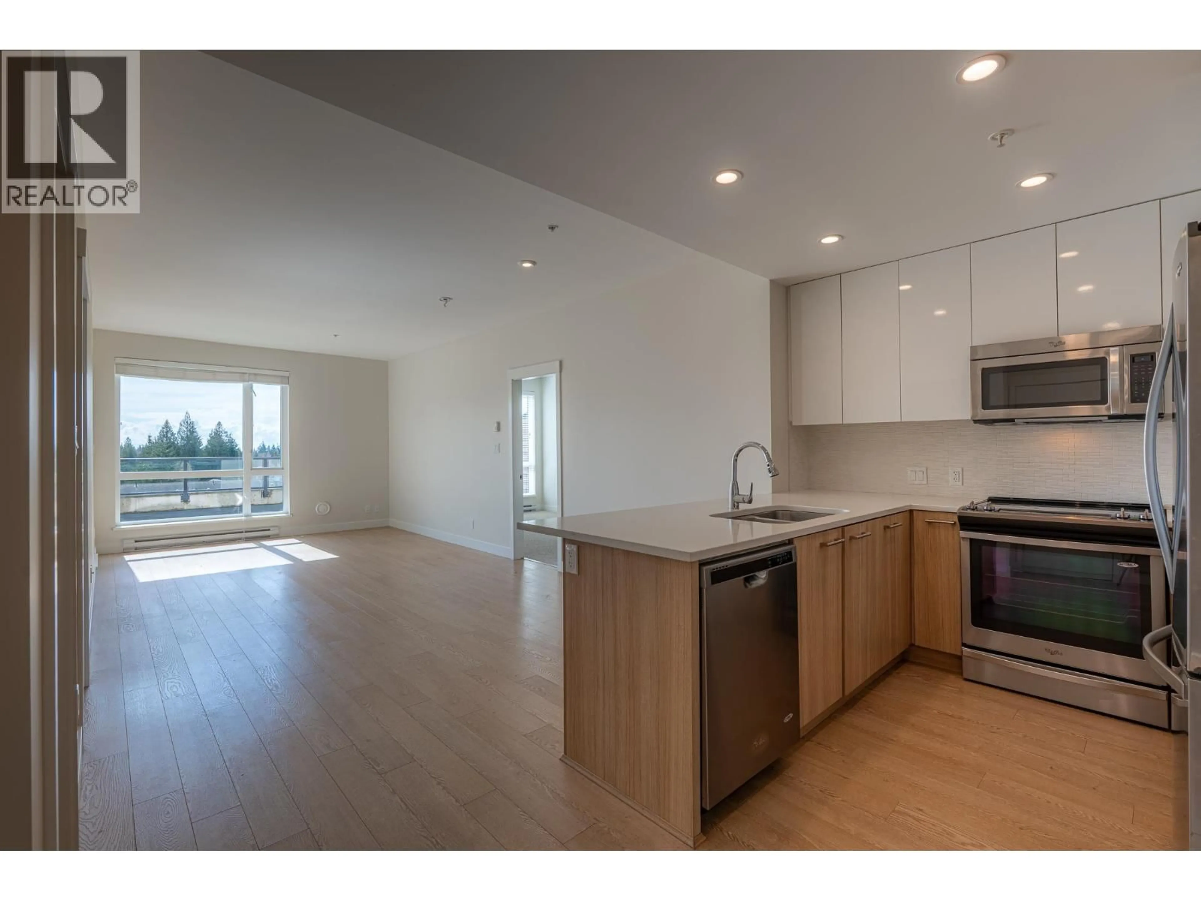 Open concept kitchen, unknown for 208 - 875 GIBSONS WAY, Gibsons British Columbia V0N1V0