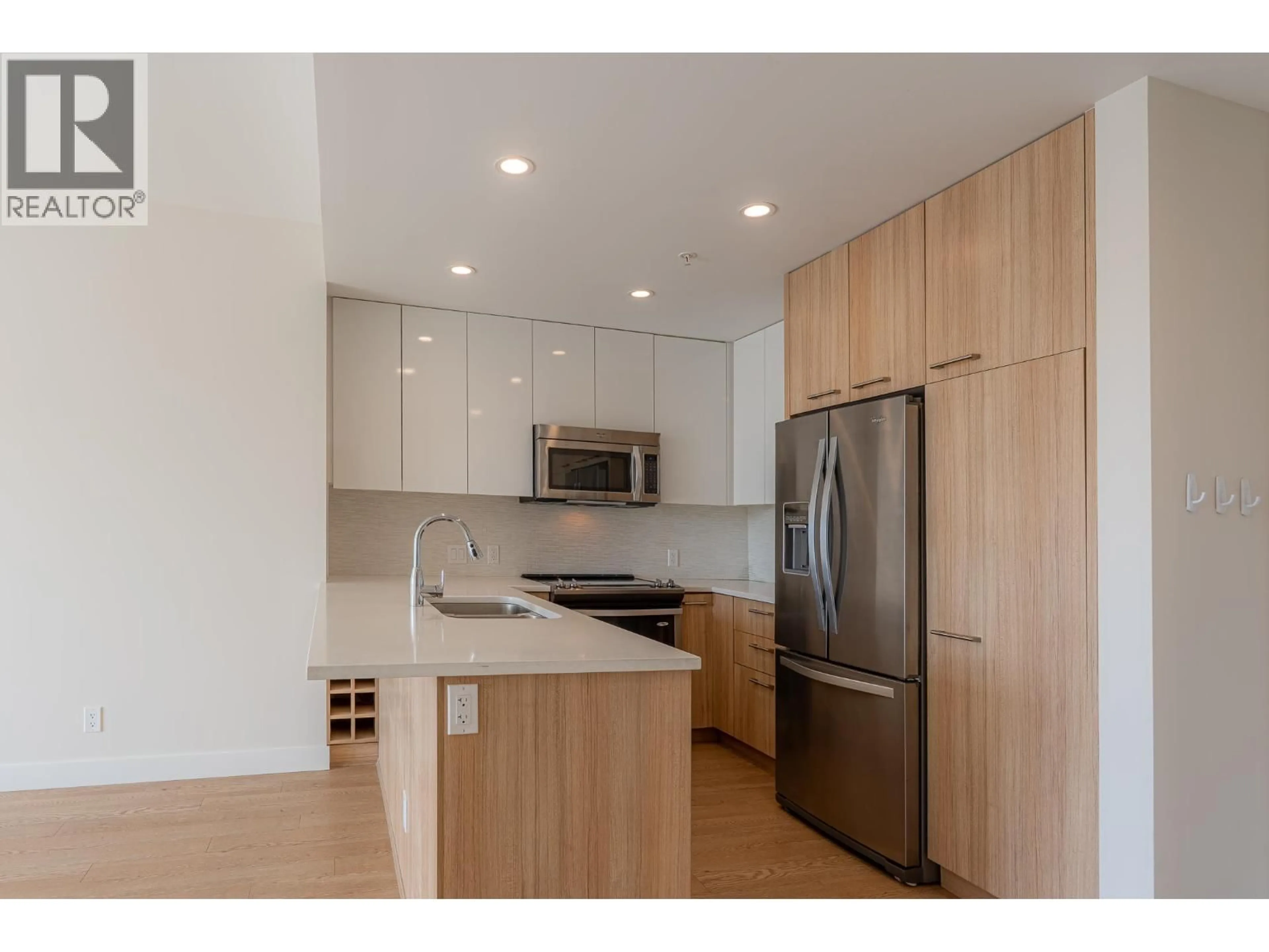 Unknown for 208 - 875 GIBSONS WAY, Gibsons British Columbia V0N1V0