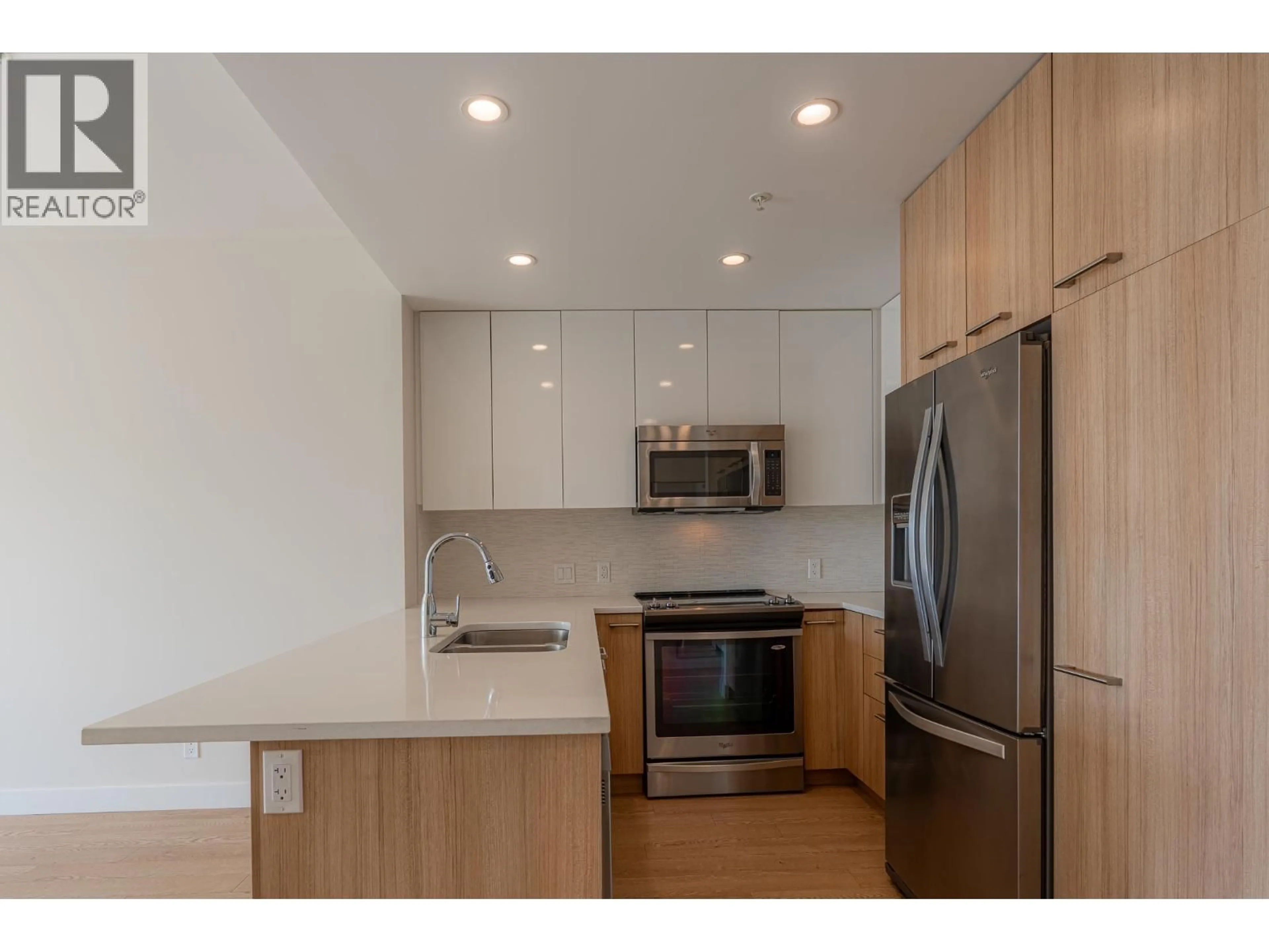 Standard kitchen, wood/laminate floor for 208 - 875 GIBSONS WAY, Gibsons British Columbia V0N1V0